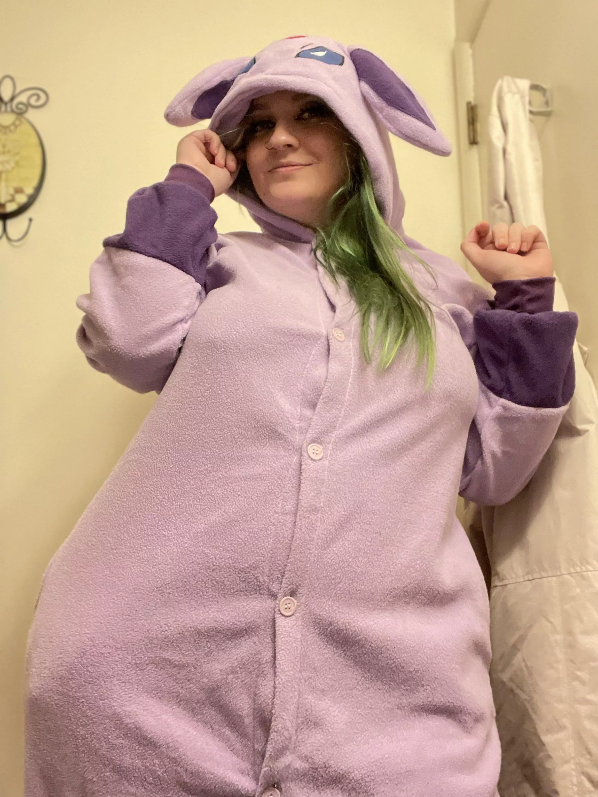 I <3 this espeon onesie!