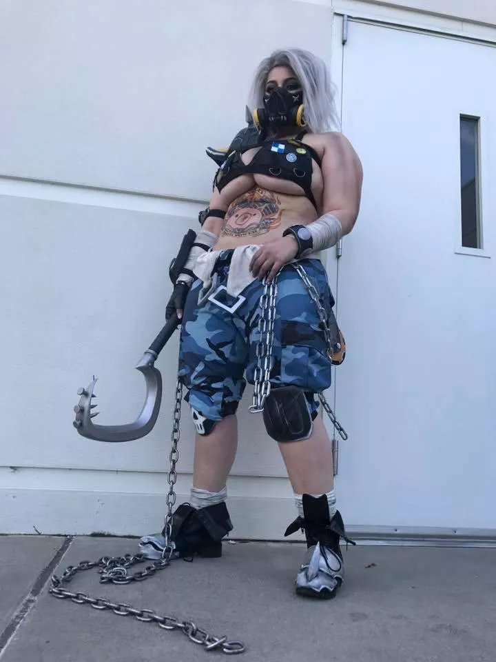 I always did love a female roadhog cosplay