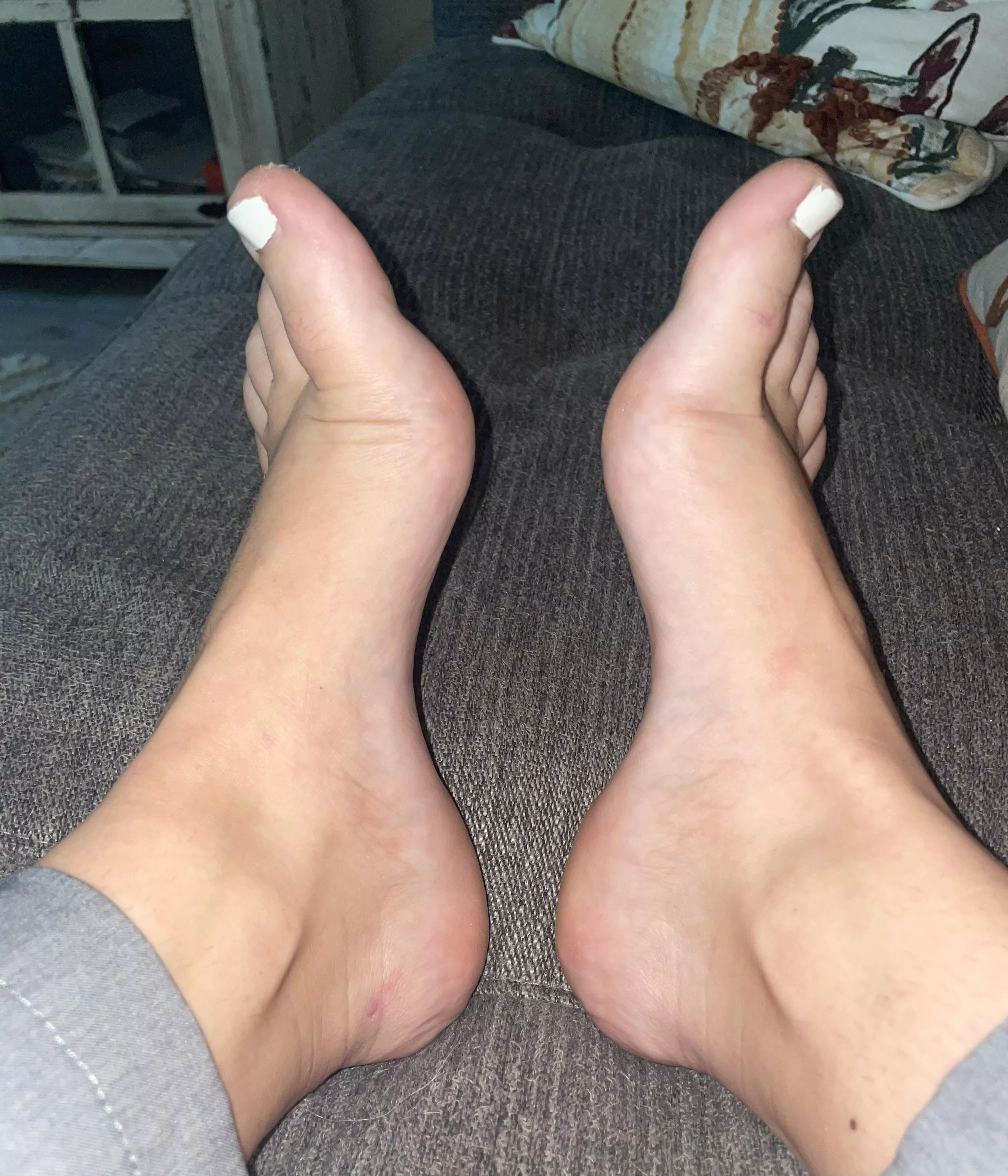 I bet your cock will look great between my feet ðŸ˜