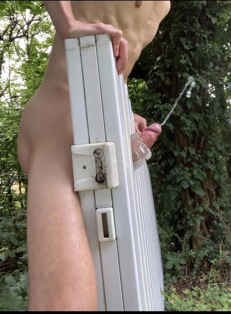 I can cum super far! My neighbor has seen it several times and I think his wife is having more and more doubts. He seems to like it 😂🍆💦