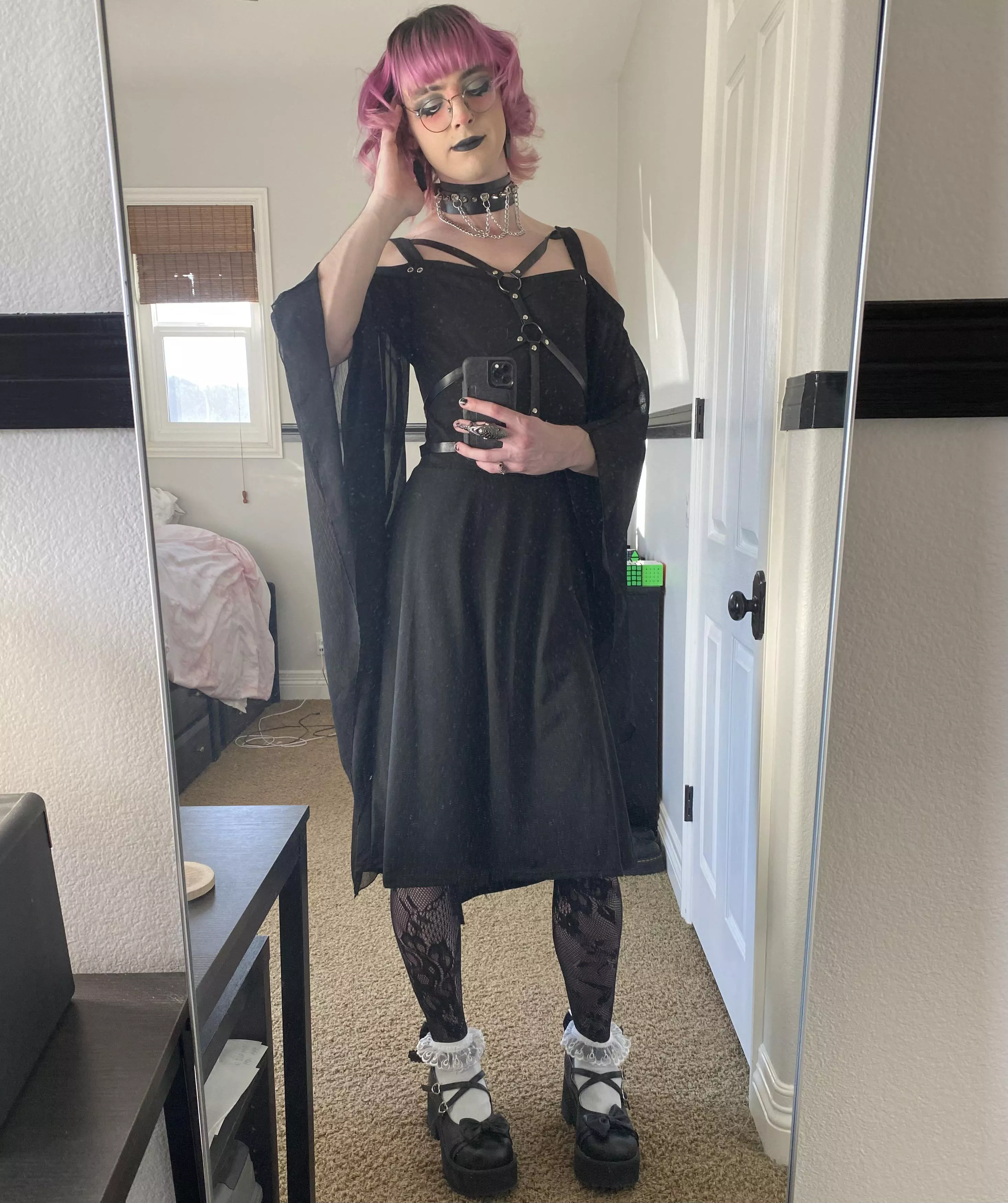 I feel like a hot witch in this dress ðŸ–¤