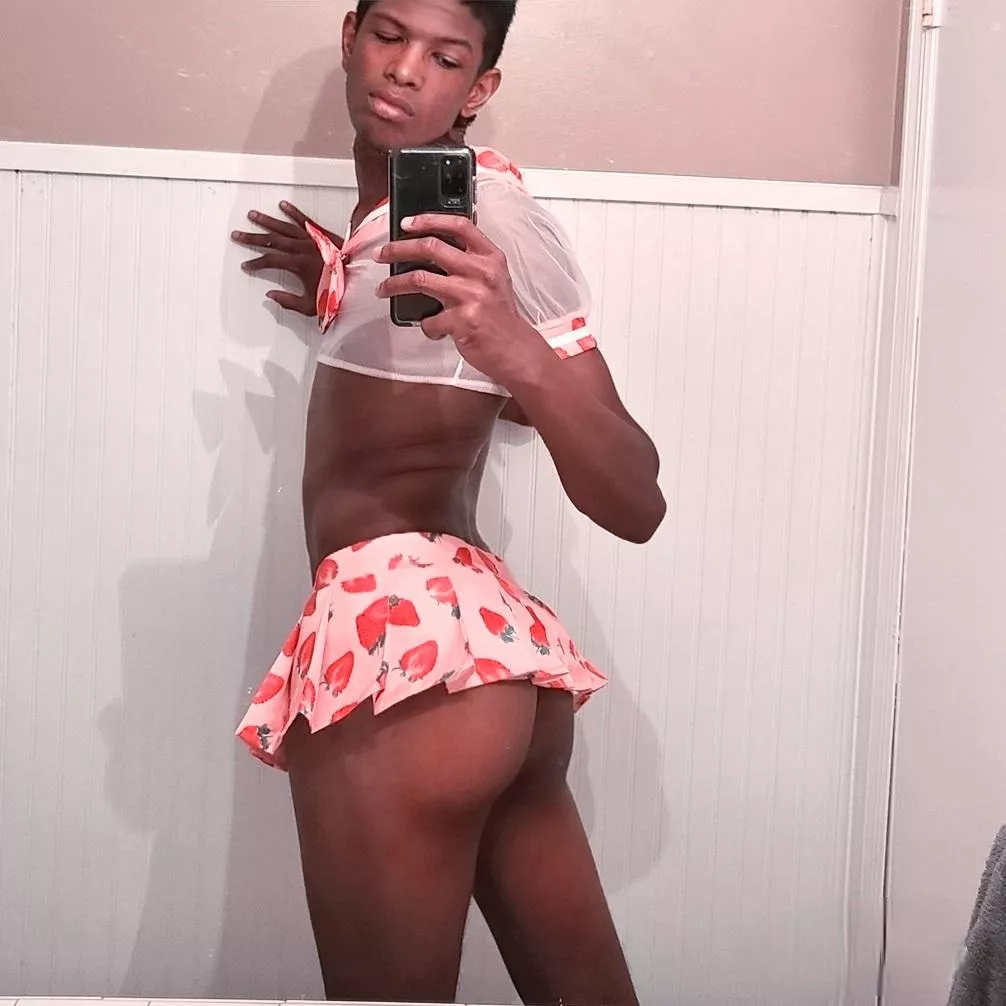 I feel like black femboys aren't really appreciated so here's my contribution to change that