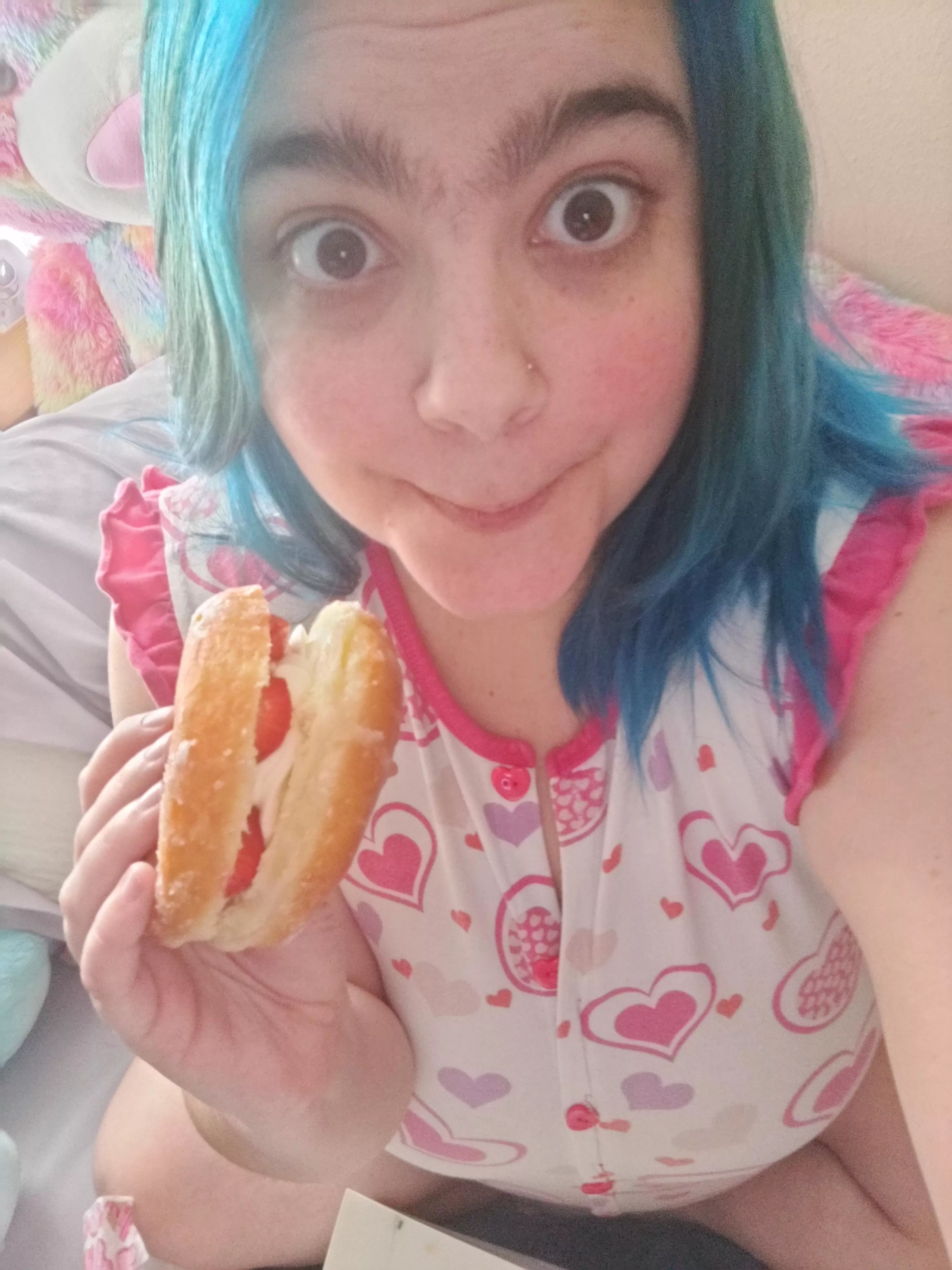 I gots donuts for breakfast!!! This one had strawberries and cream and matched my onesie.