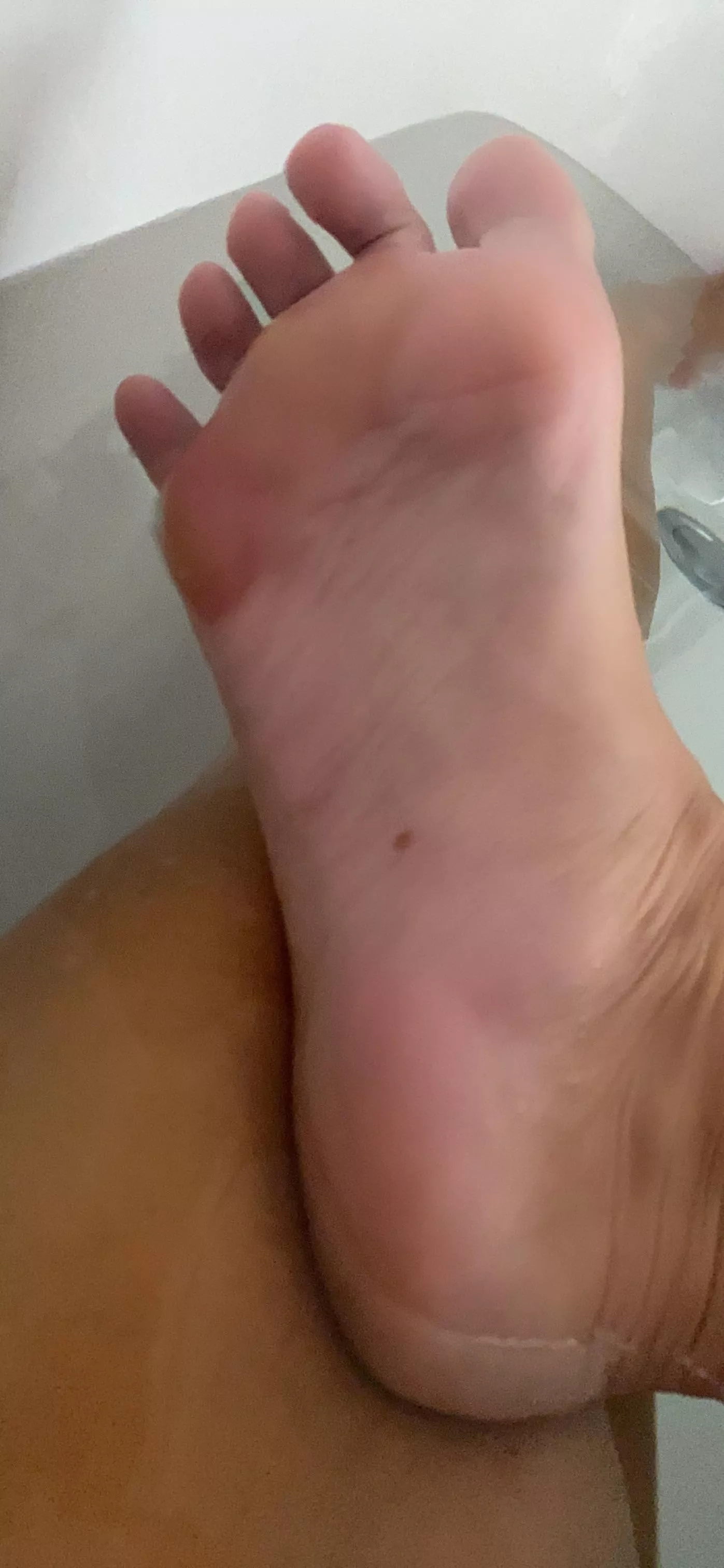 I have little foot freckles! Do you like them ?