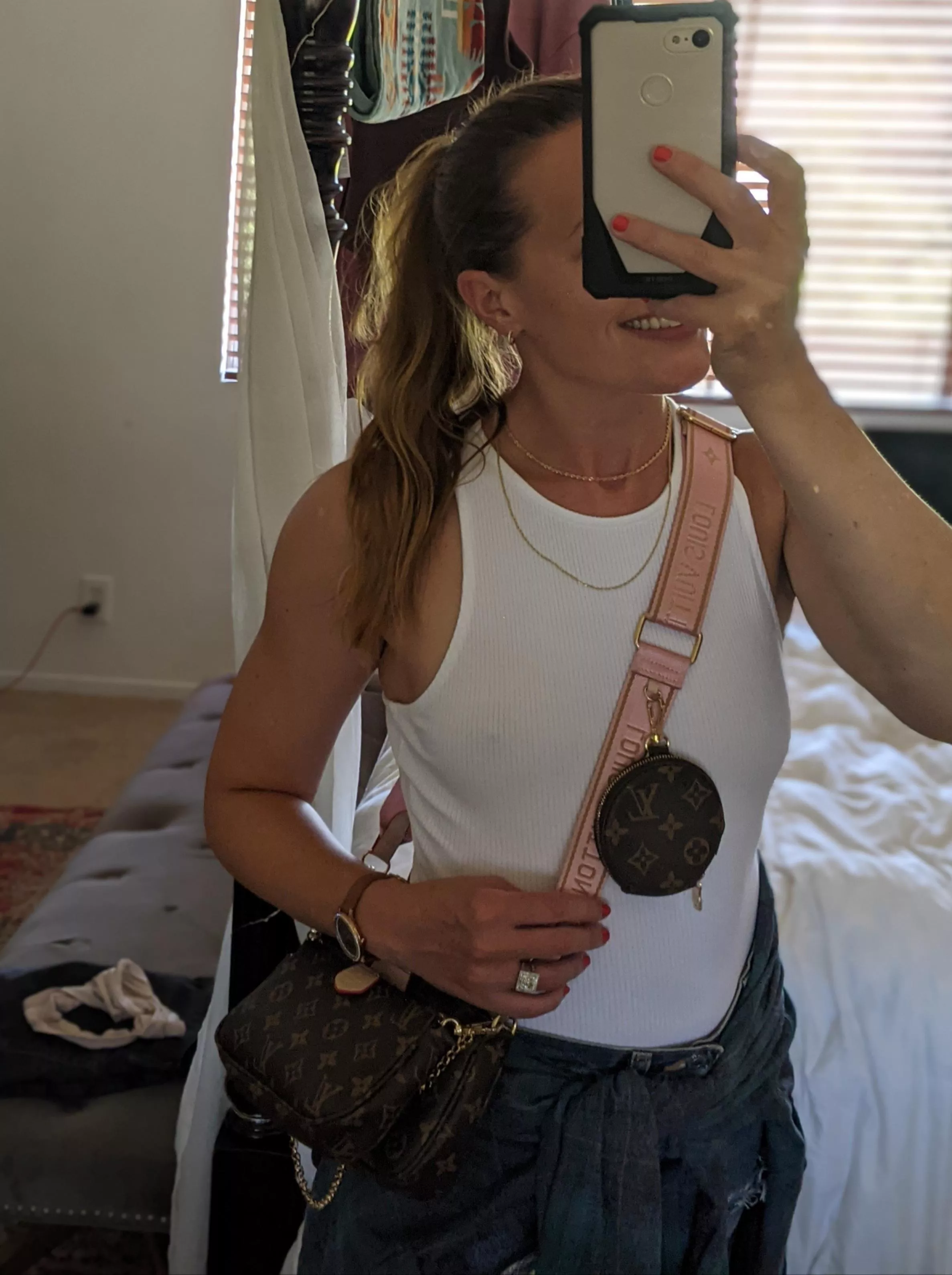 I hope its okay for this fit MILF to post clothed sometimesðŸ˜˜ðŸ’•