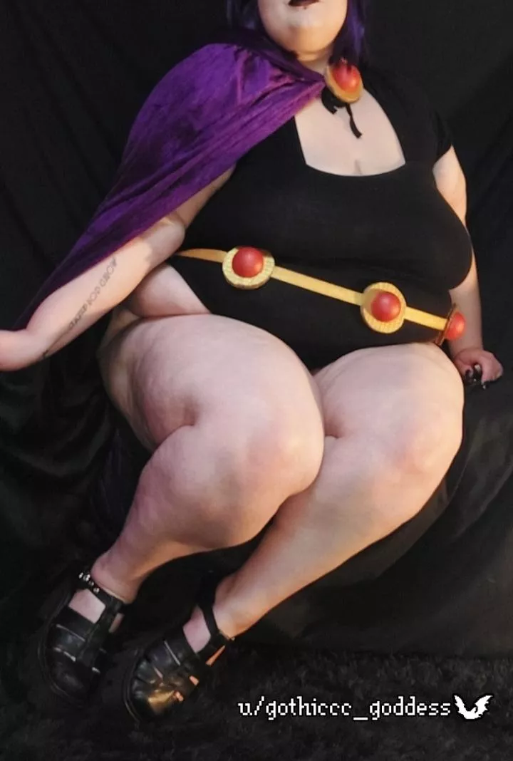 I hope you're not sick of my fat Raven costume😅💜