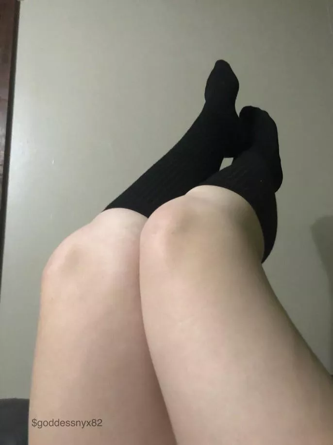 I just adore wearing long socks 🖤