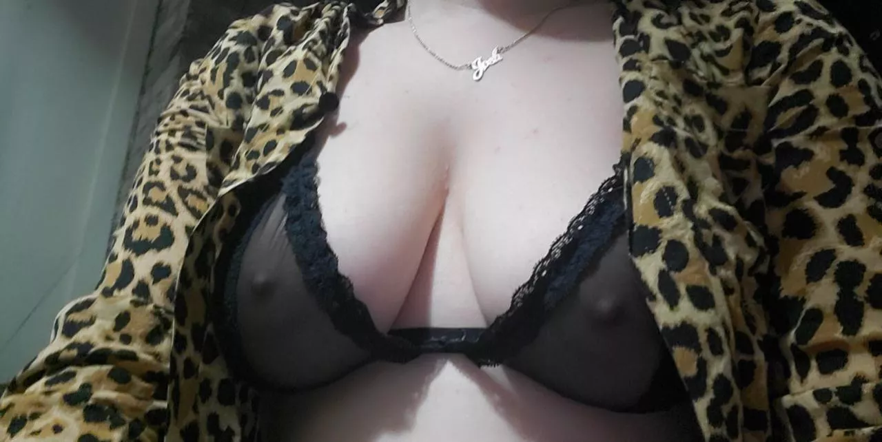 I like the way my tits look in the top 😇 (oc)