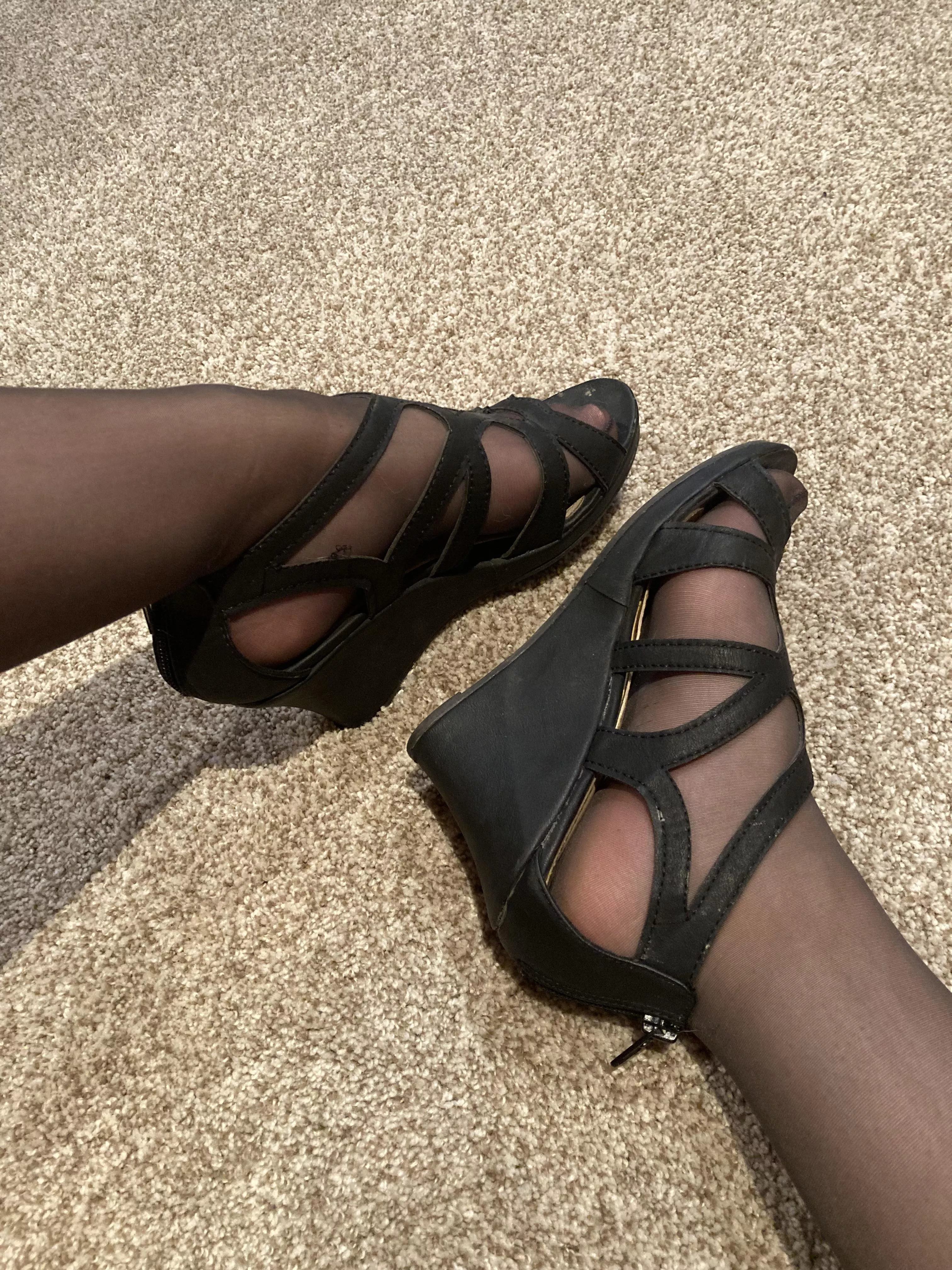 I love a good black heel with lots of straps 💕