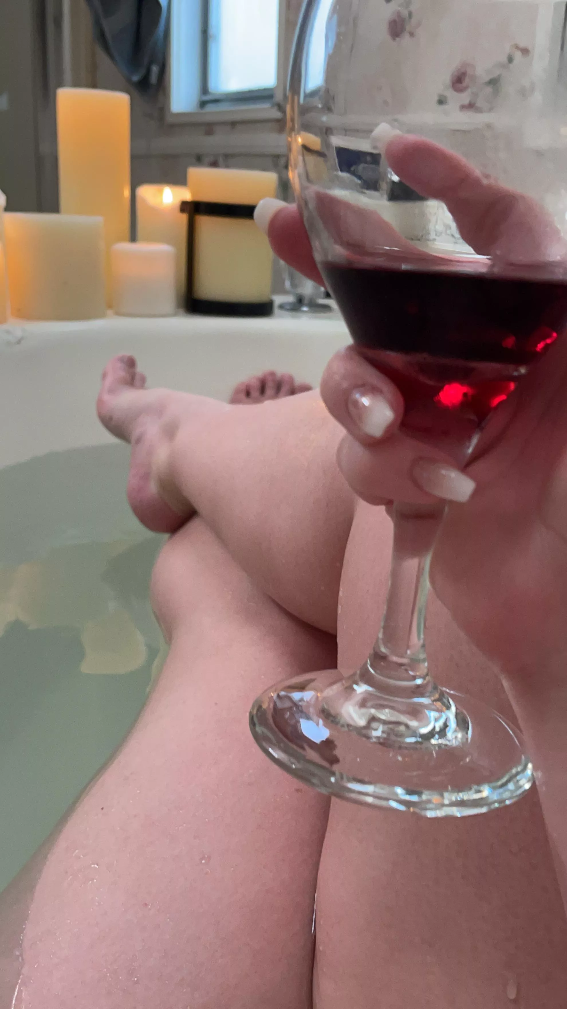 I love enjoying myself while my tiny clitty beta boys take care of everything for me just because I tell them too â˜ºï¸ [domme]