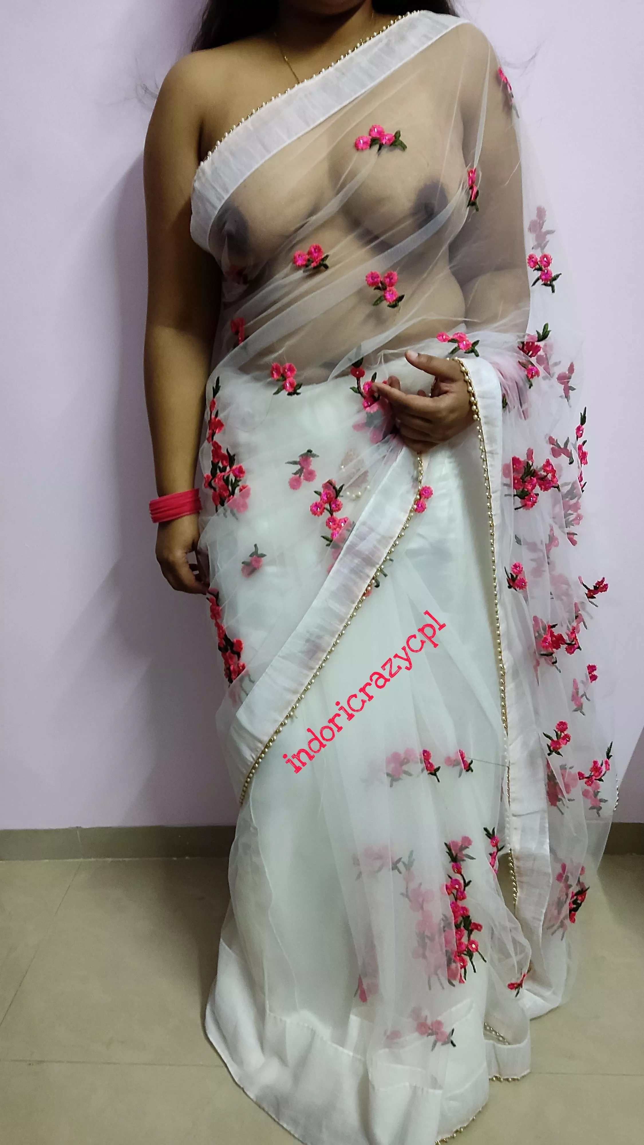 I love it when she teases me in saree😉