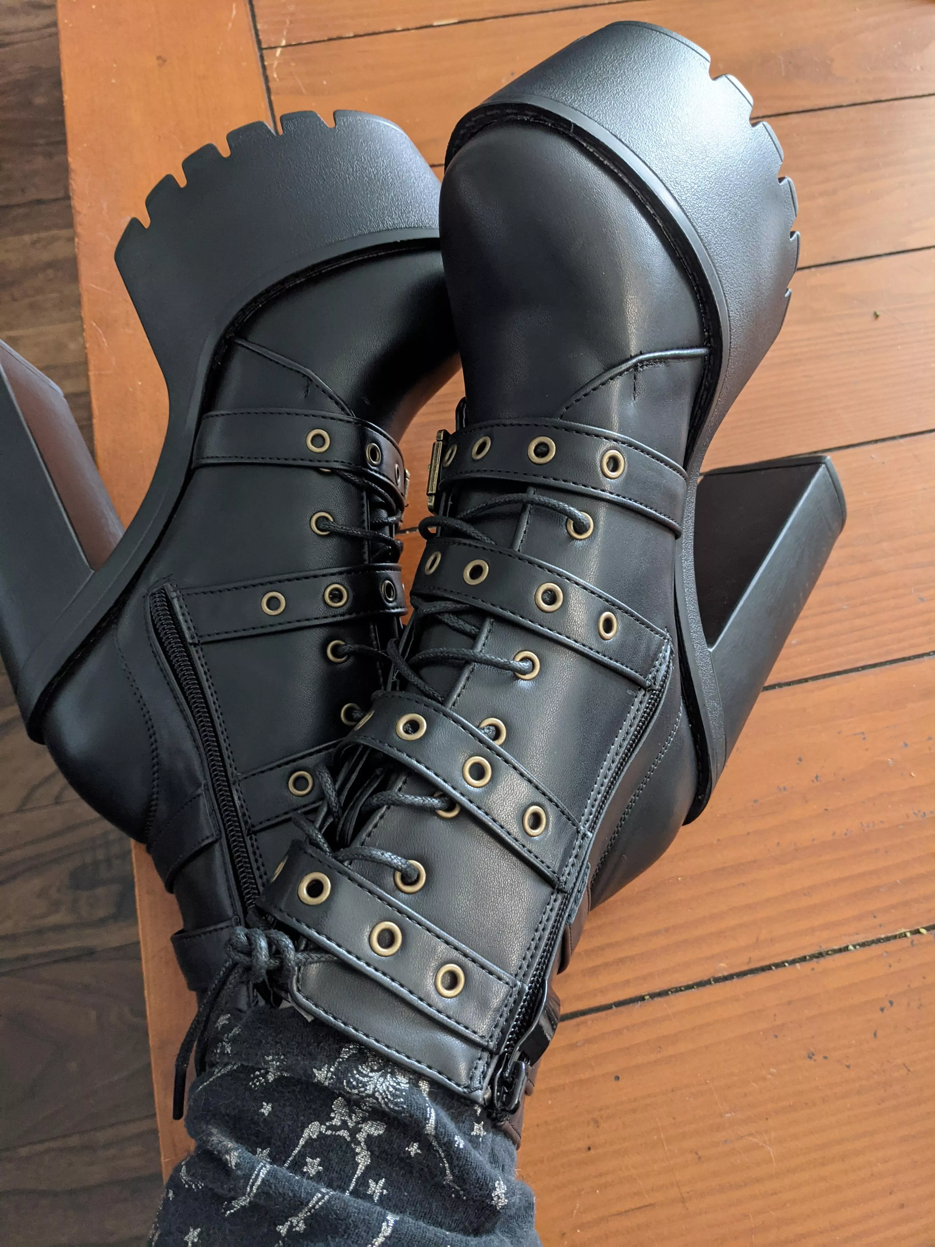 I love my new boots so much, I feel so powerful!!