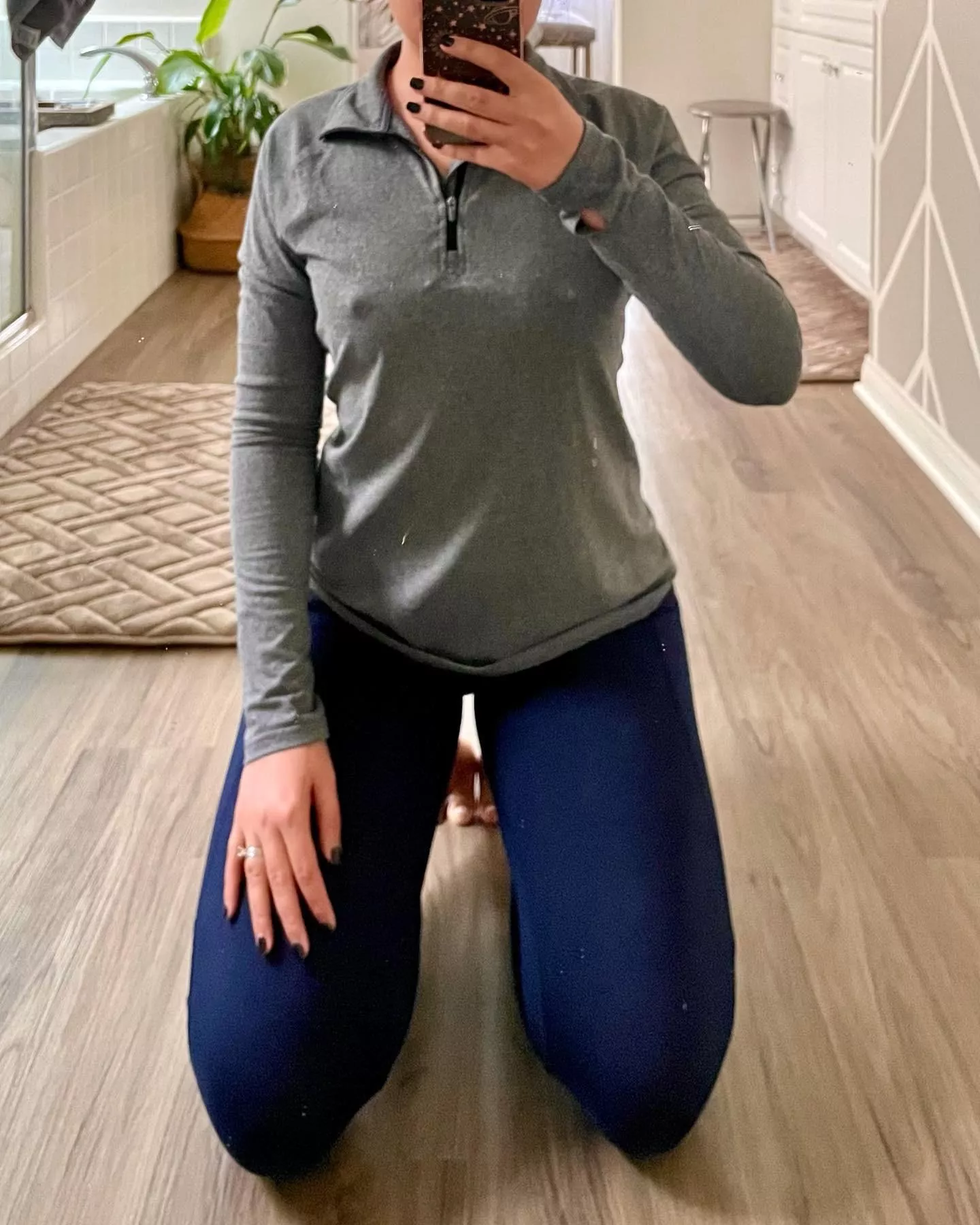 I love the combo of quarter-zip long sleeve and yoga pants as year-round athleisure, especially as the weather cools down. Just feels like a constant hug ðŸ’•