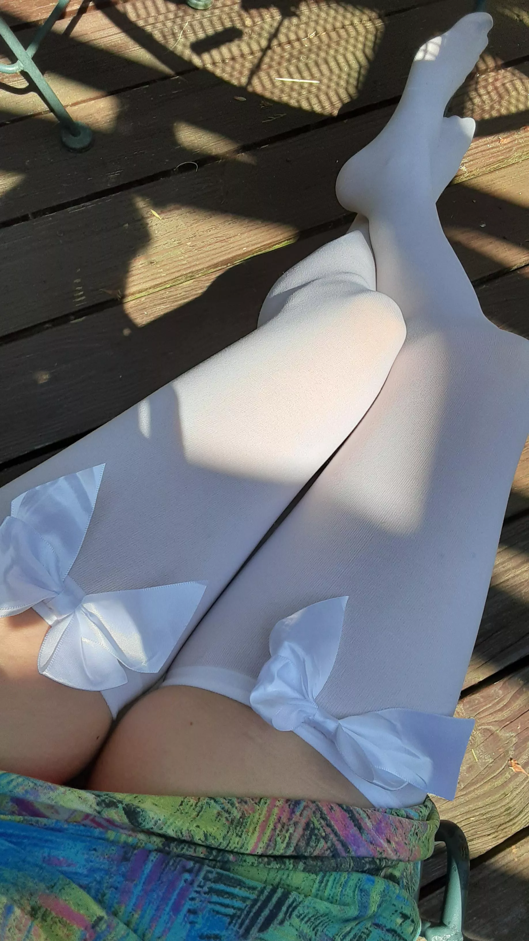 I love white bows on thigh highs!