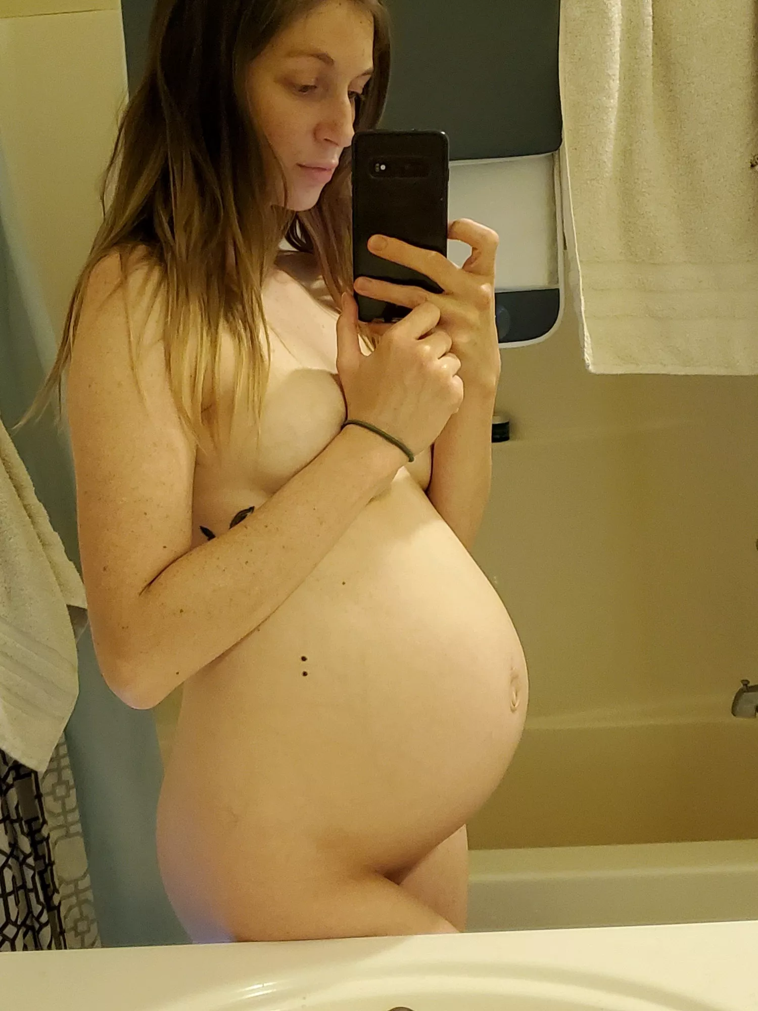 I miss my sexy big preggo tummy! I’m thinking of having another…. 😊😊😊