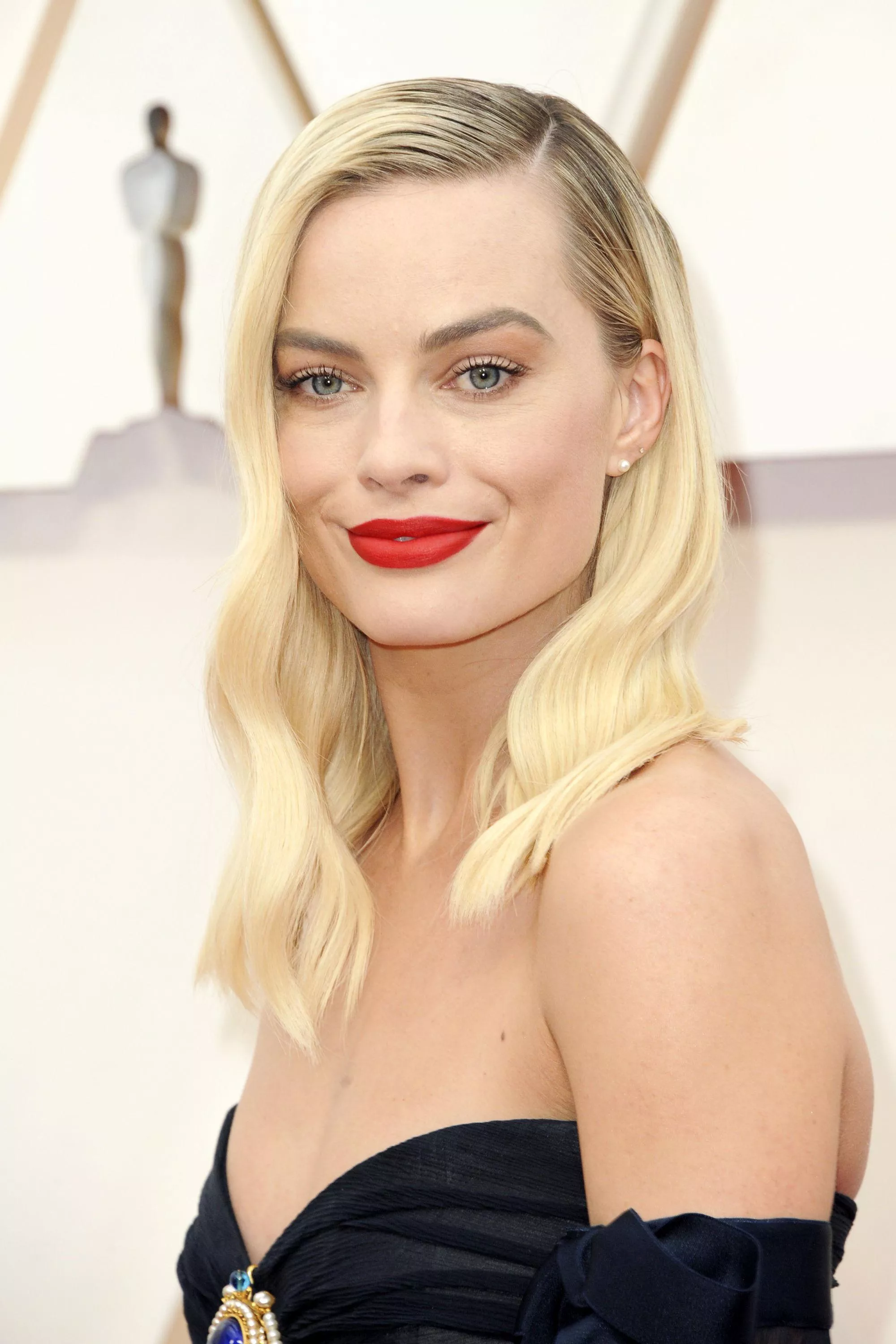 I need help with Margot Robbie