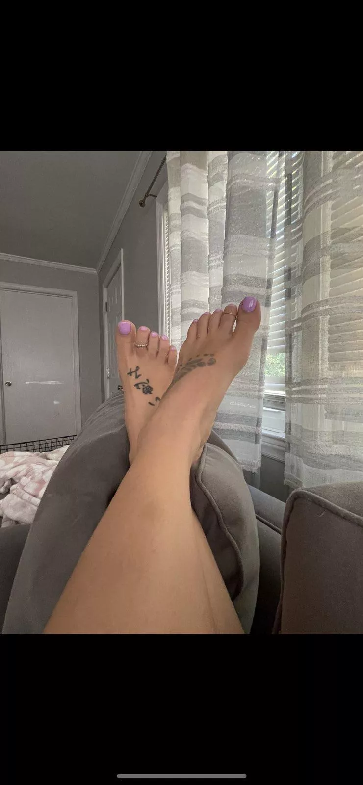 I need someone to pamper and worship my feet