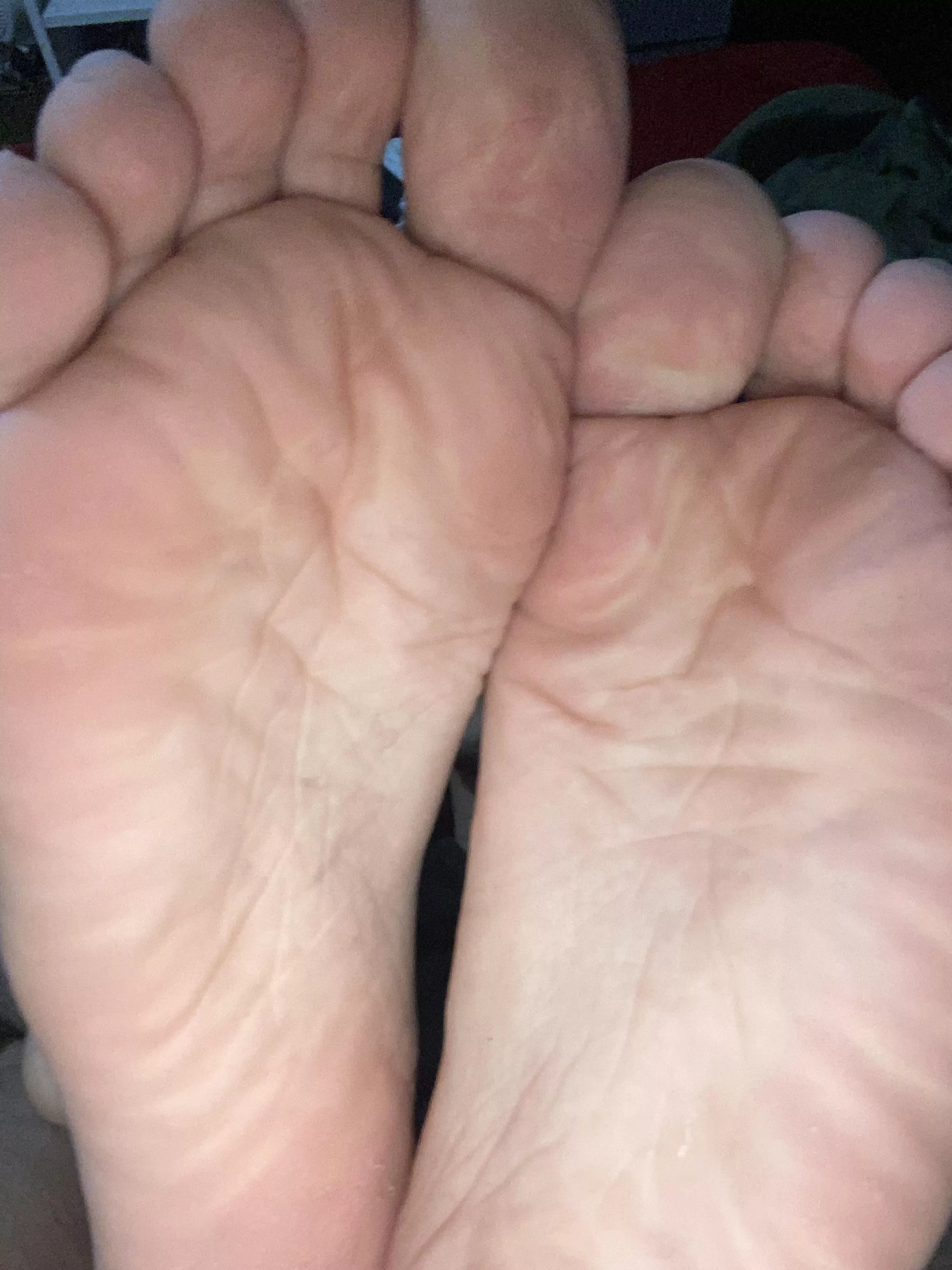 i put my wrinkled soles on ur face, what would u do? ðŸ˜ come taste it ðŸ˜ˆ dms/pms r welcome