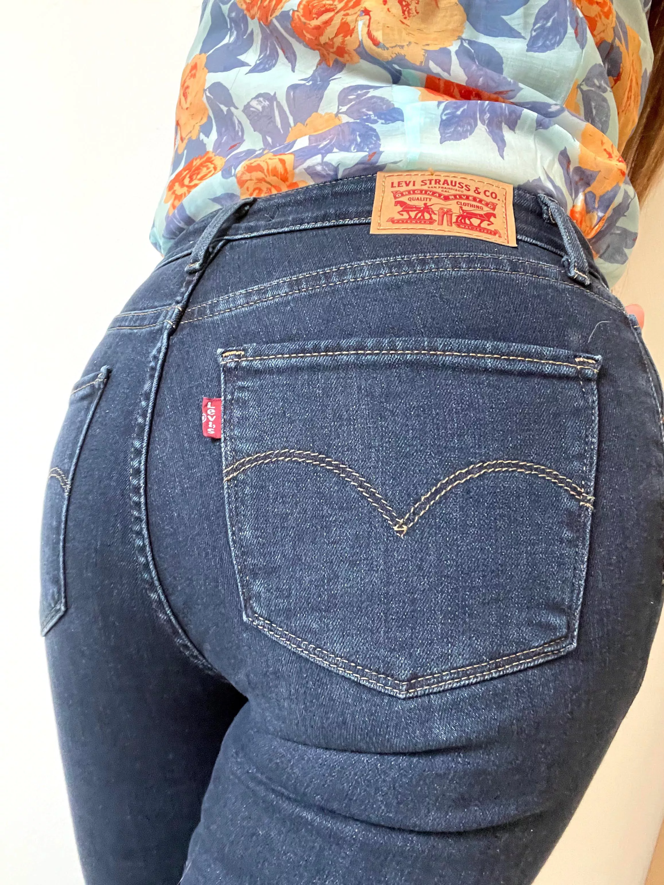 I quite like how this pair of jeans fit [F32]