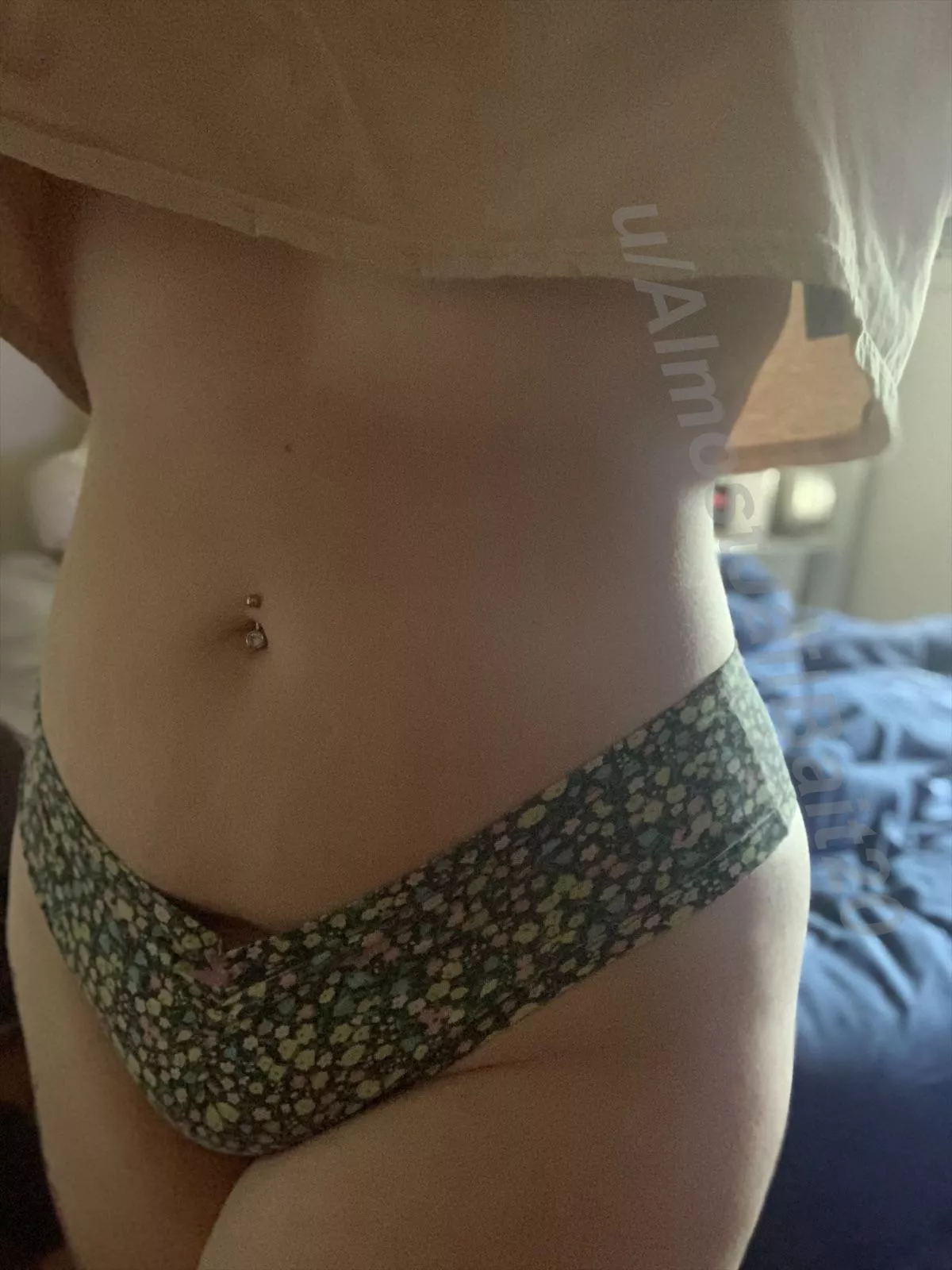 I think I have a cute tummy! [F] 🥰