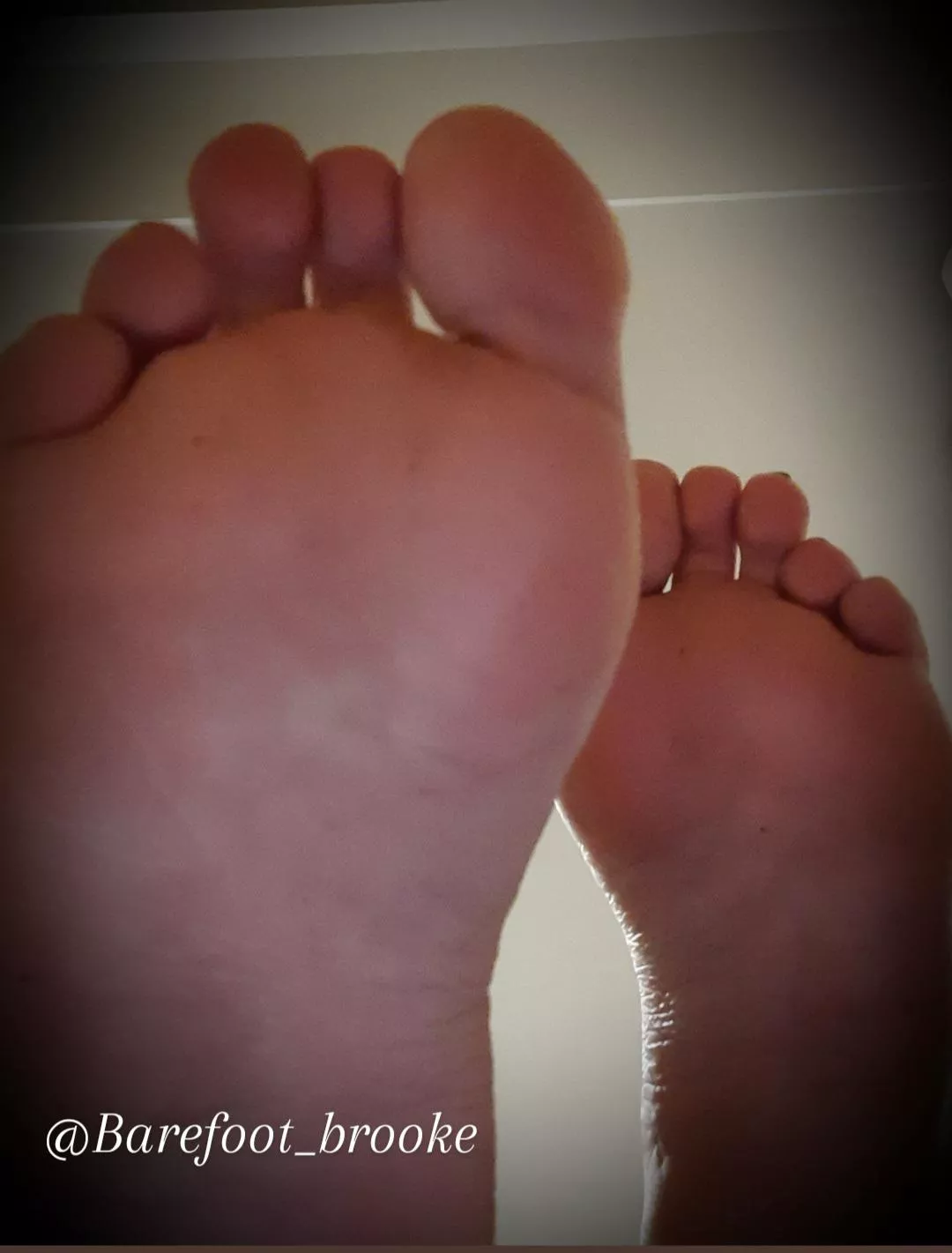 I want to put my feet on your face 😏