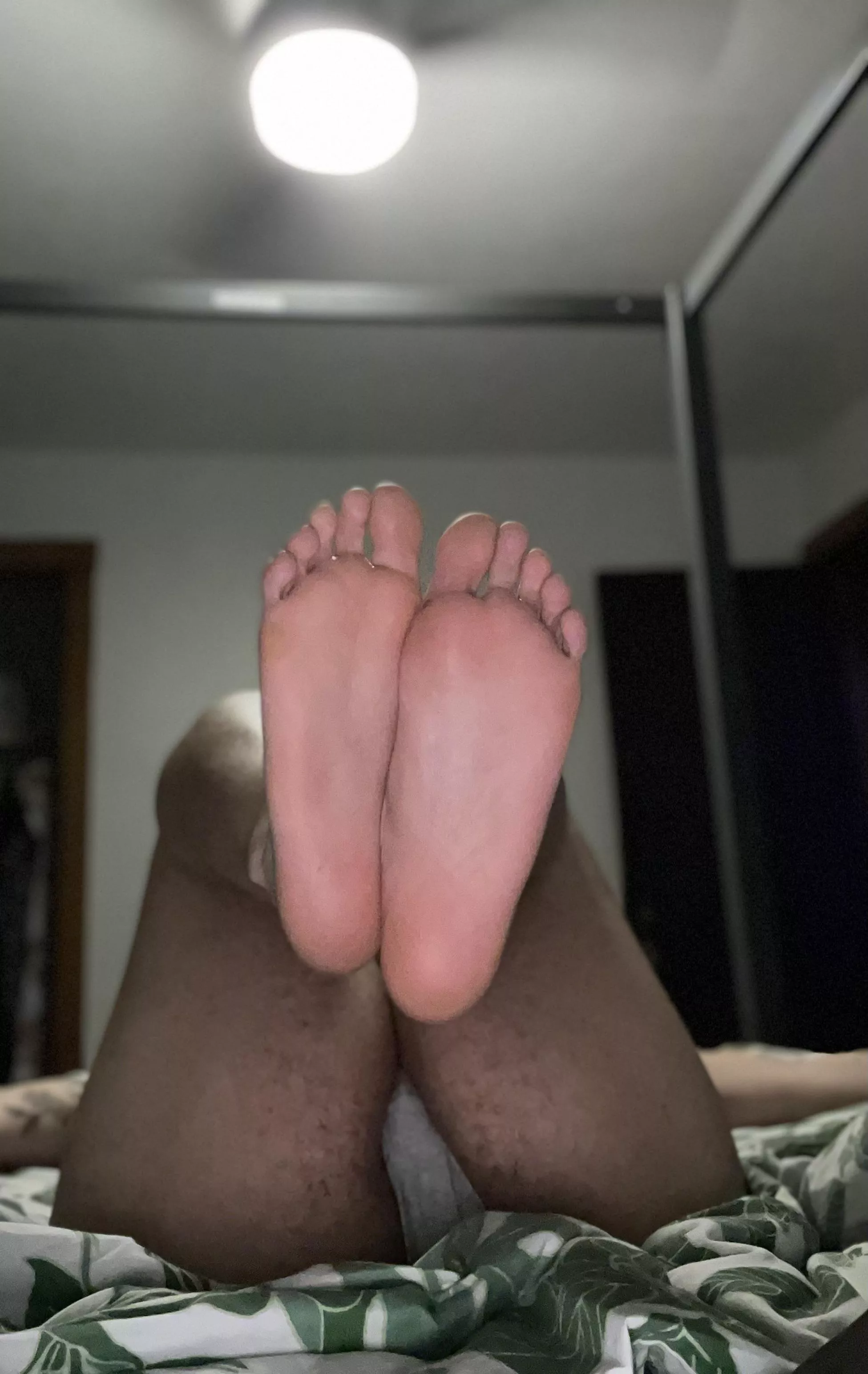 I want you to suck on these toes