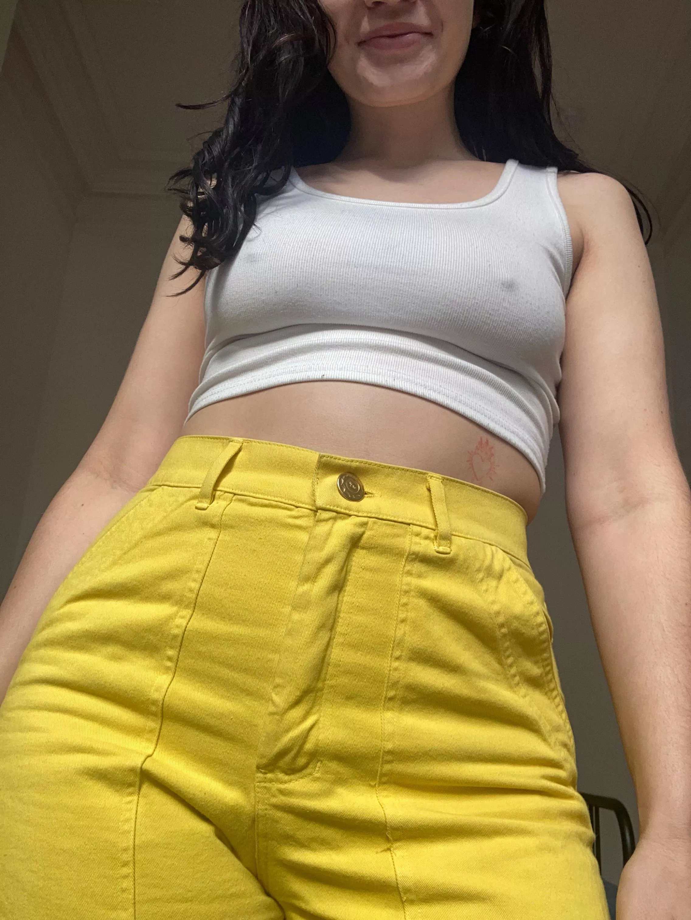 I wear these pants when I wanna have a good day and they haven’t failed me yet! 🌞 (f)