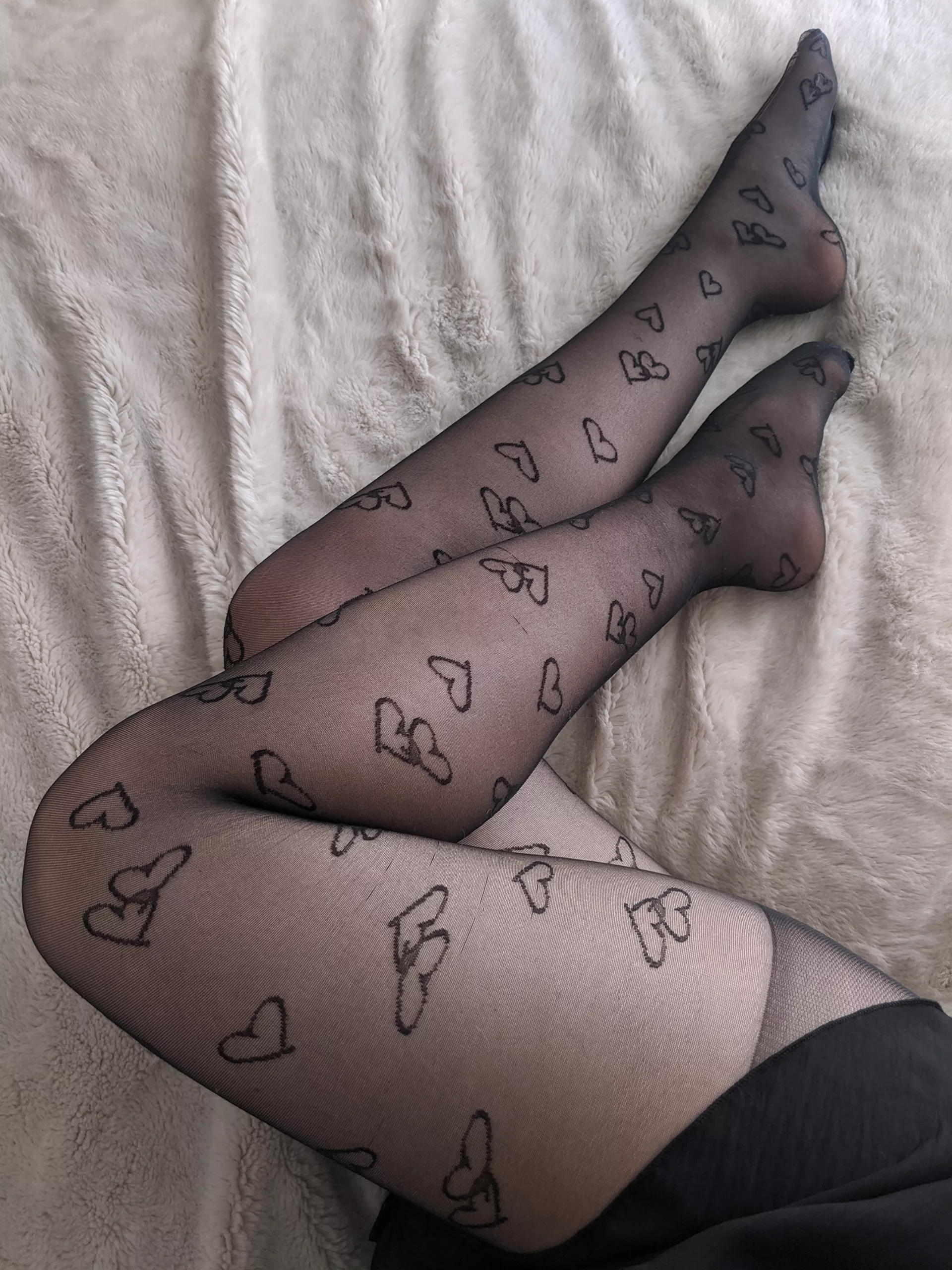 I wear these when I want to feel sweet and innocent 💕 would you sneak a peak at the office?