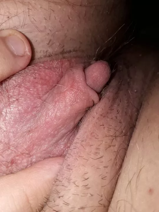 I wish someone would suck on my clit until I cumðŸ˜«