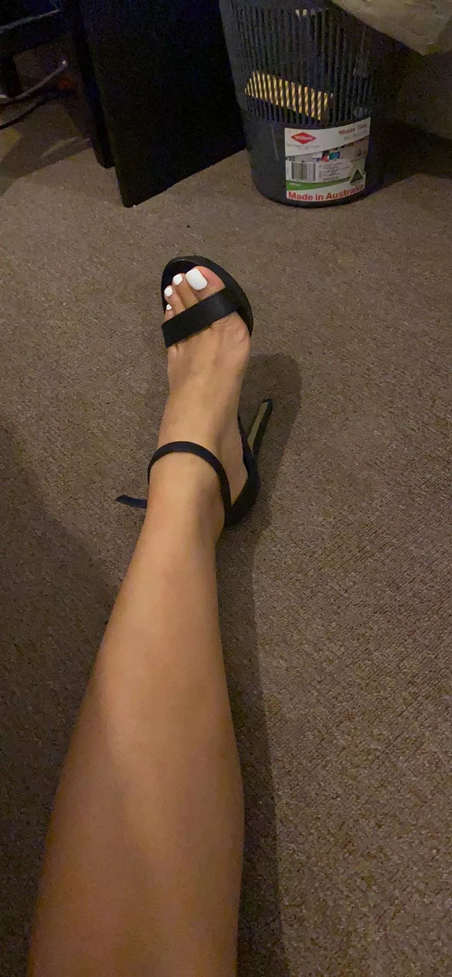 I wonder if my heels are longer than your dick.. 🙊