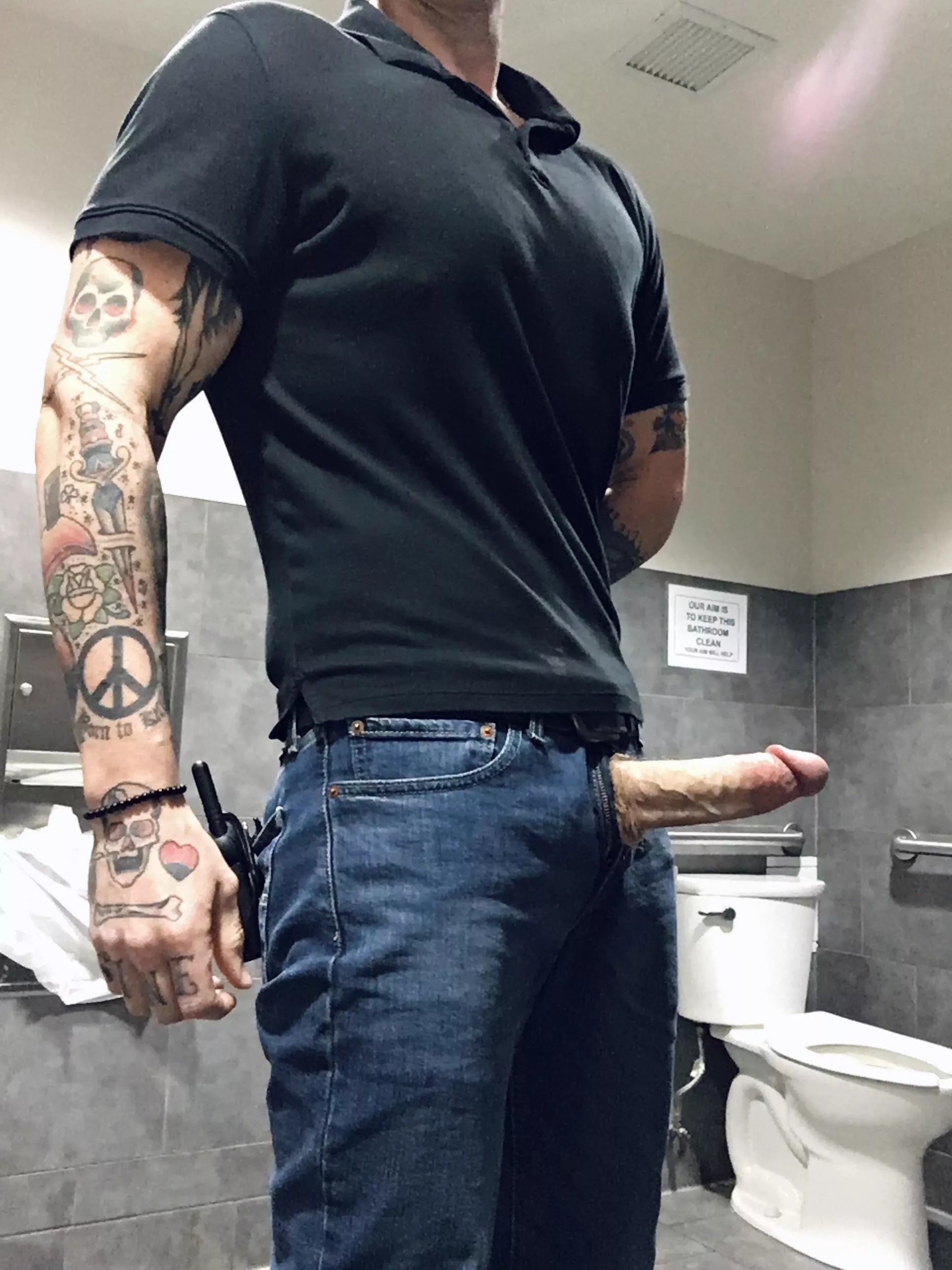 If only everyone knew I was showing my cock to horny strangers at work