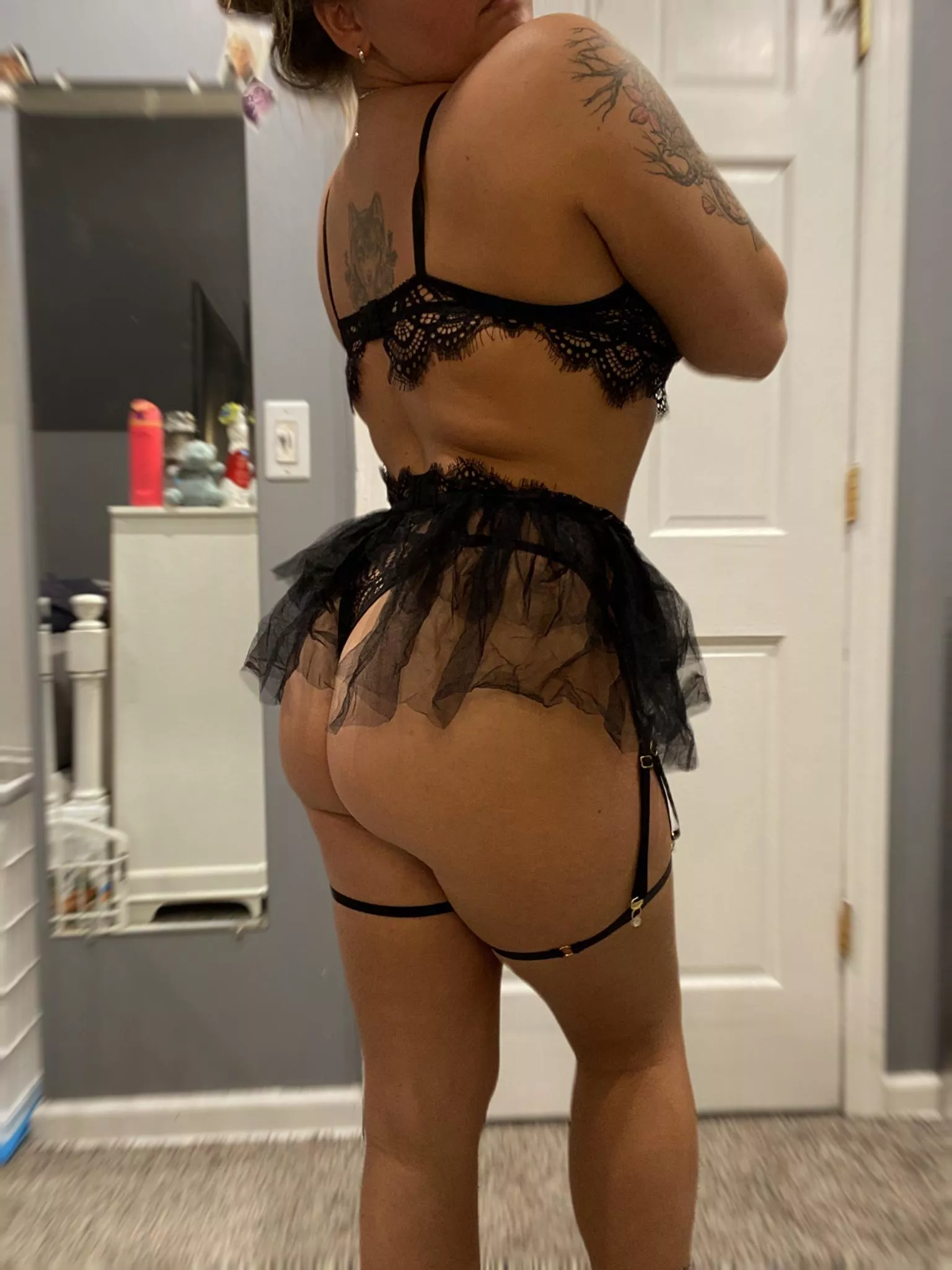 If she wear a lingerie tutu…. She a freak😈