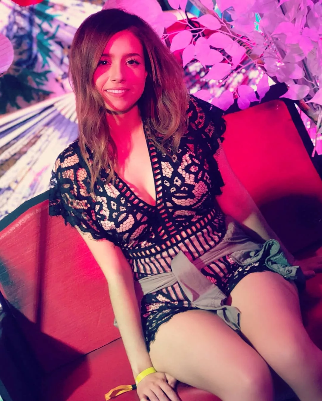 Im addicted to pokimane's sexy thighs