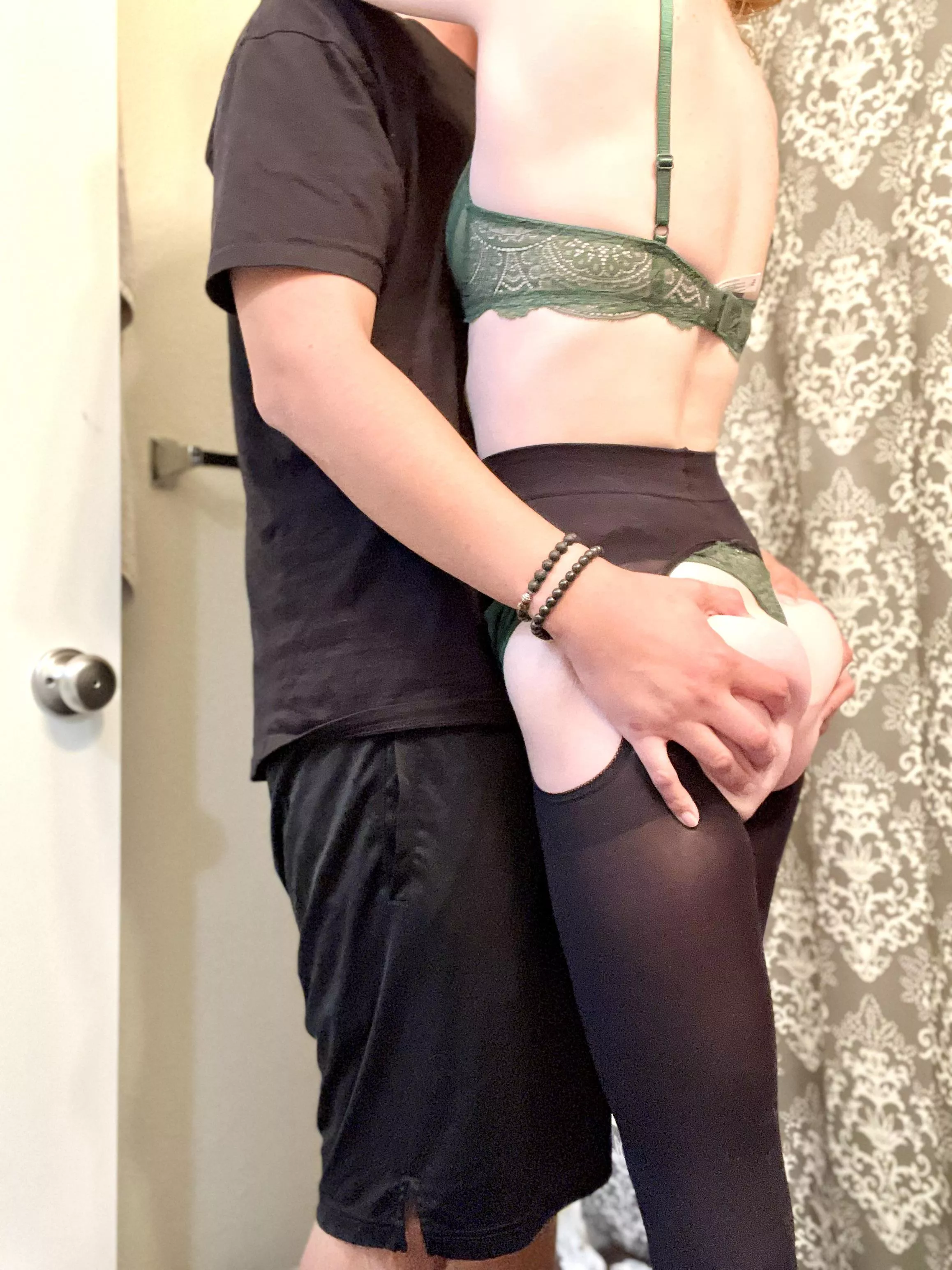 Iâ€™m already verified to r/couplesgonewild, but I can only post photos and I would like to post some videos. What do i need to do to post videos? (NSFW) [F] [M]