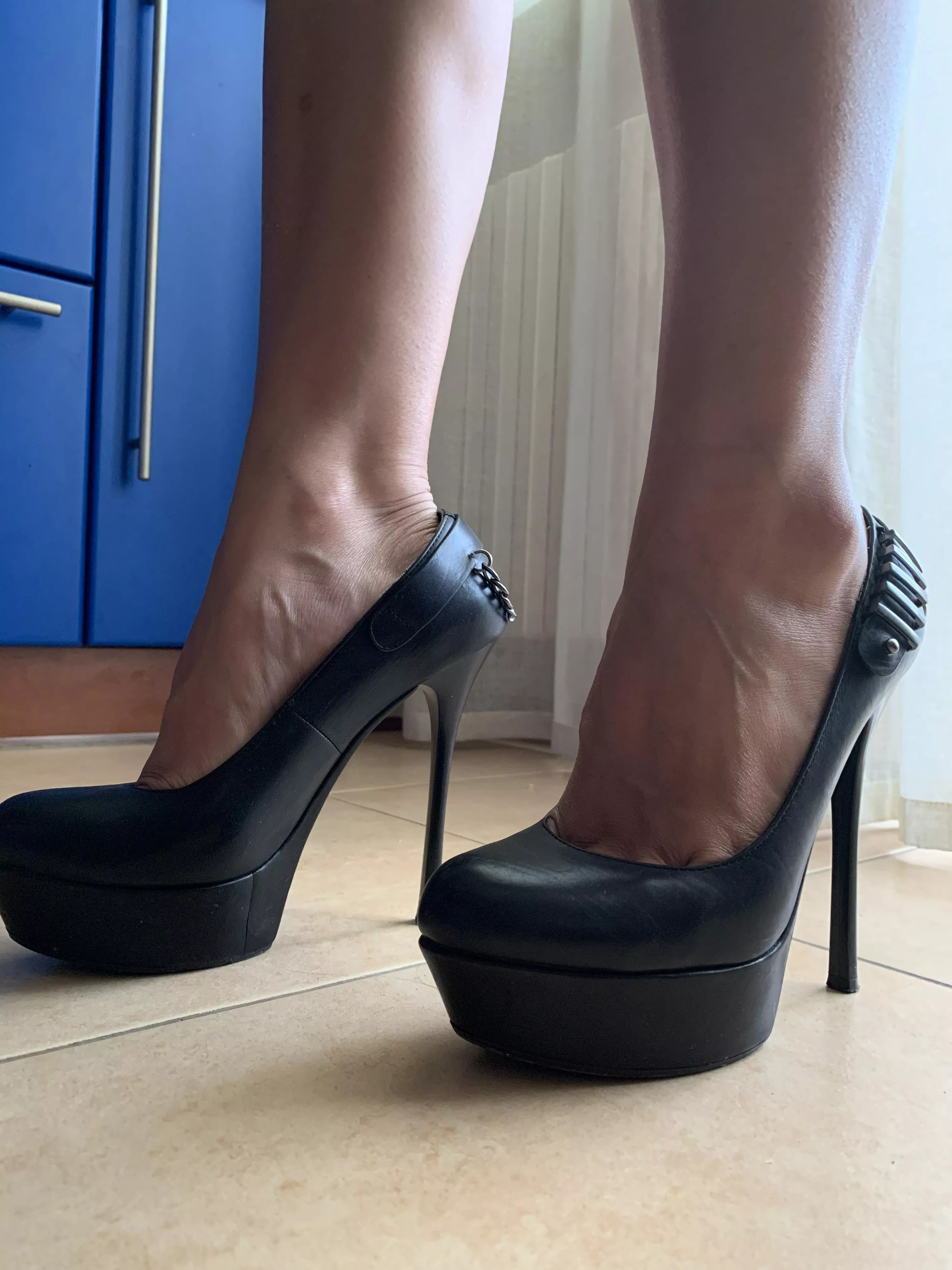 I'm crazy about these heels. My feet are happy. Do you like it?ðŸ”¥ðŸ”¥ðŸ”¥