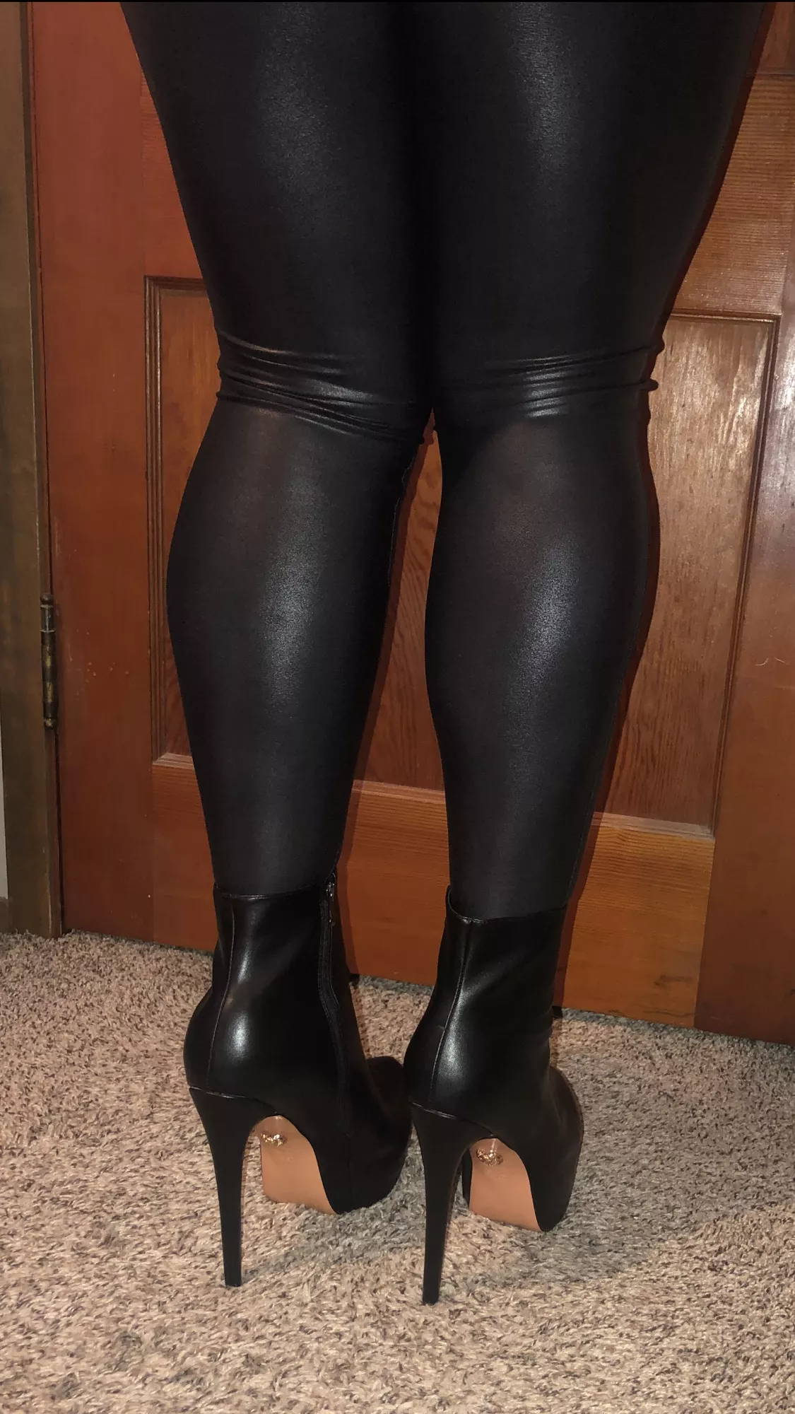 Iâ€™m in love with these boots and leggings.