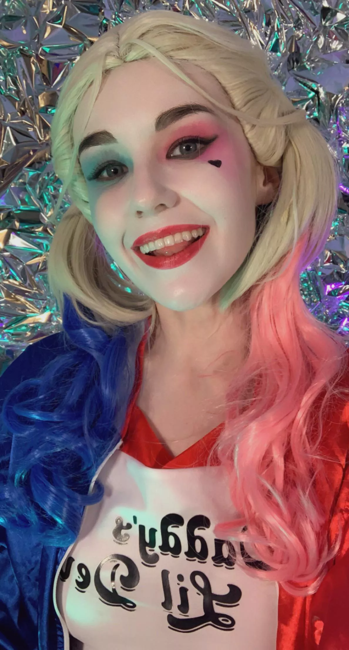 Iâ€™m live rn as Harley Quinn on twitch! /EmilyBloomShow