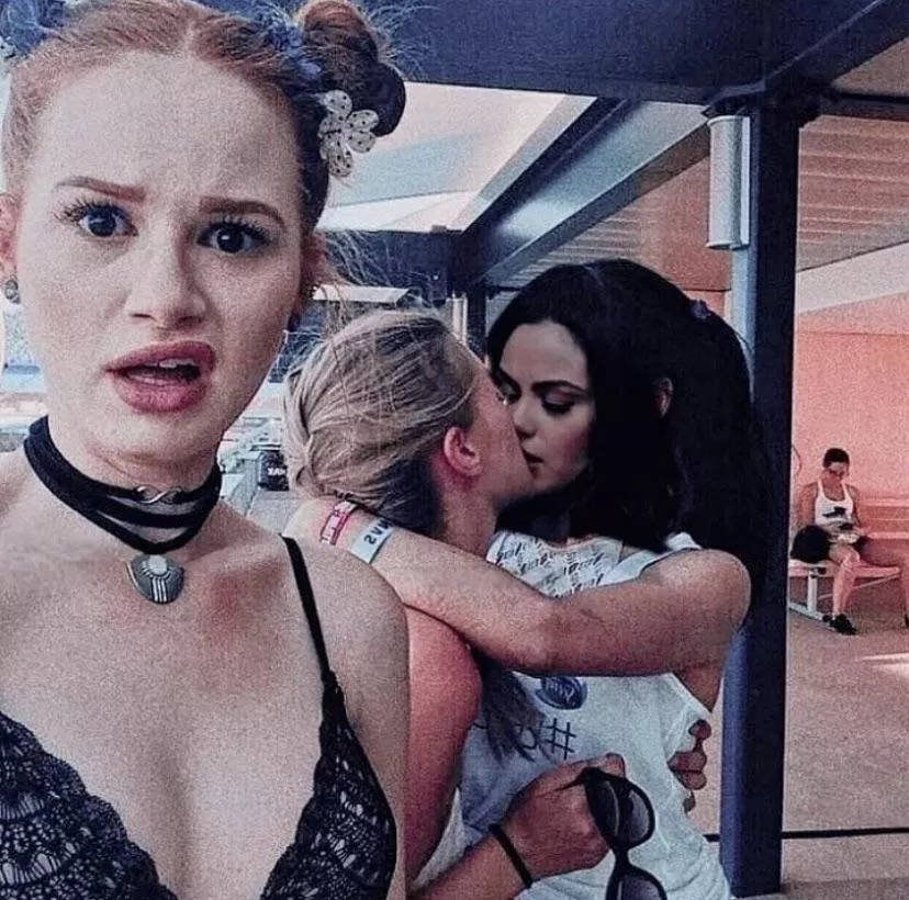 I'm looking for someone to cum with me on the Riverdale girls Camila mendes, lili reinhart and madelaine petsch.