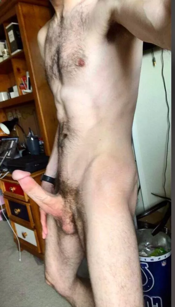 I’m your slim hairy next door boy :)