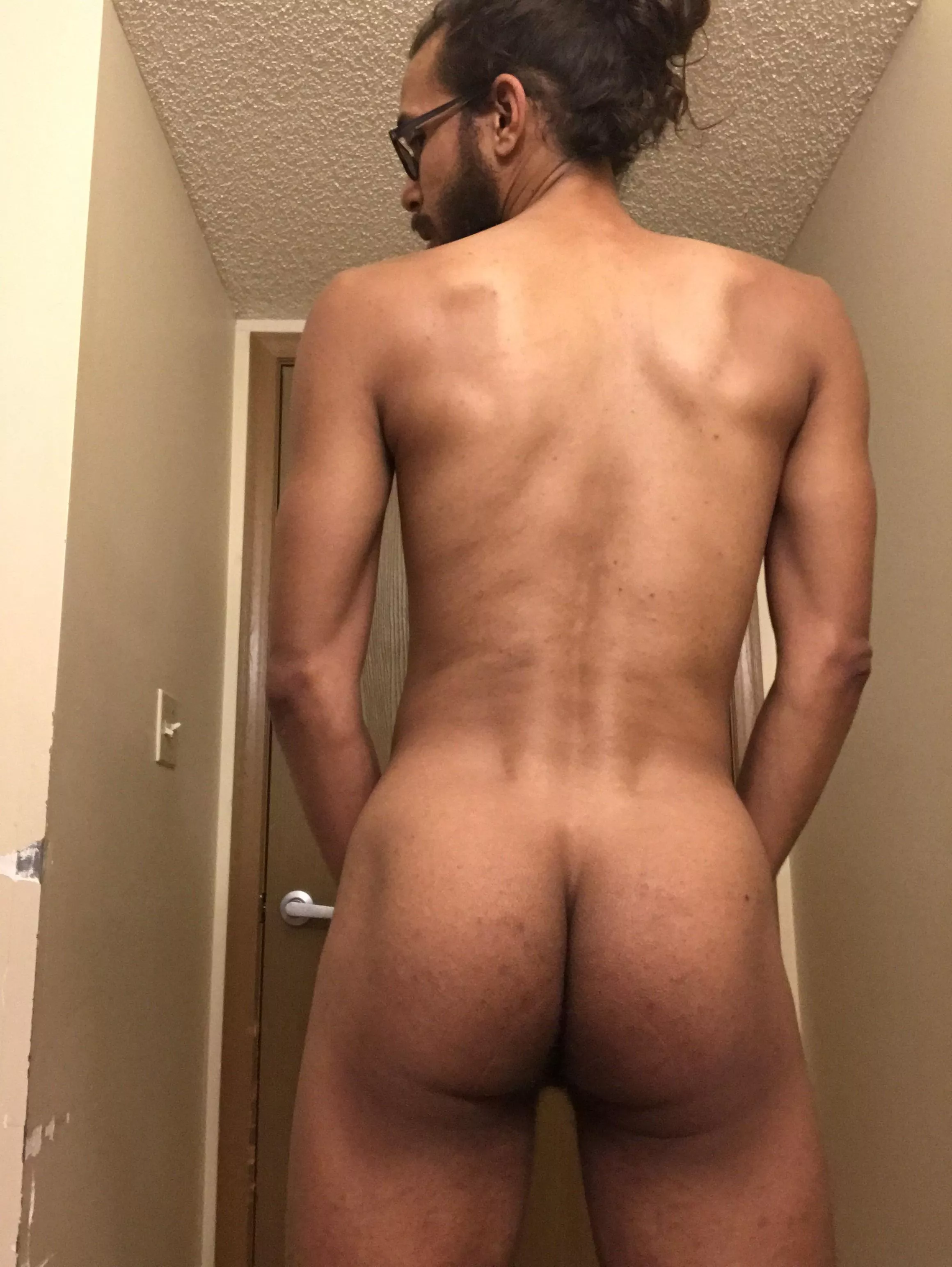 In need of someone to take control and bury their face in my waiting ass before sliding in my craving hole and breeding meâ€¦any volunteers??