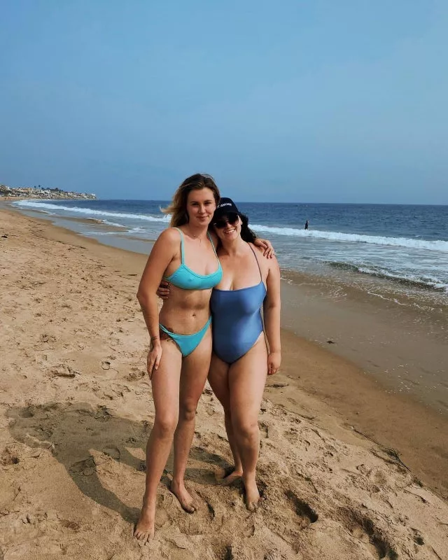 Ireland Basinger-Baldwin and her friend Maddie at the beach.