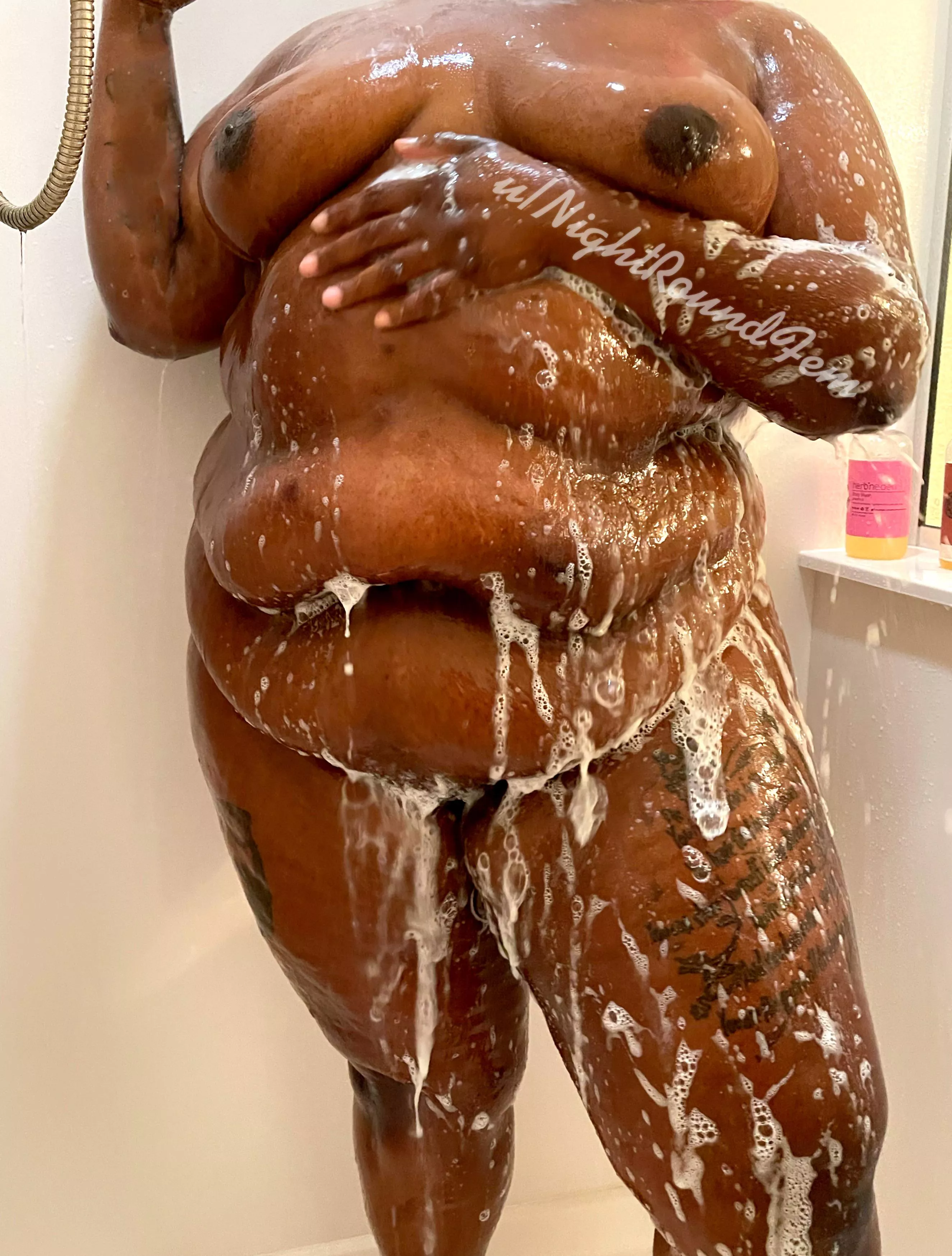 Itâ€™s Friday! Let that water wash over every inch of ya! ðŸ’¦ðŸ’¦