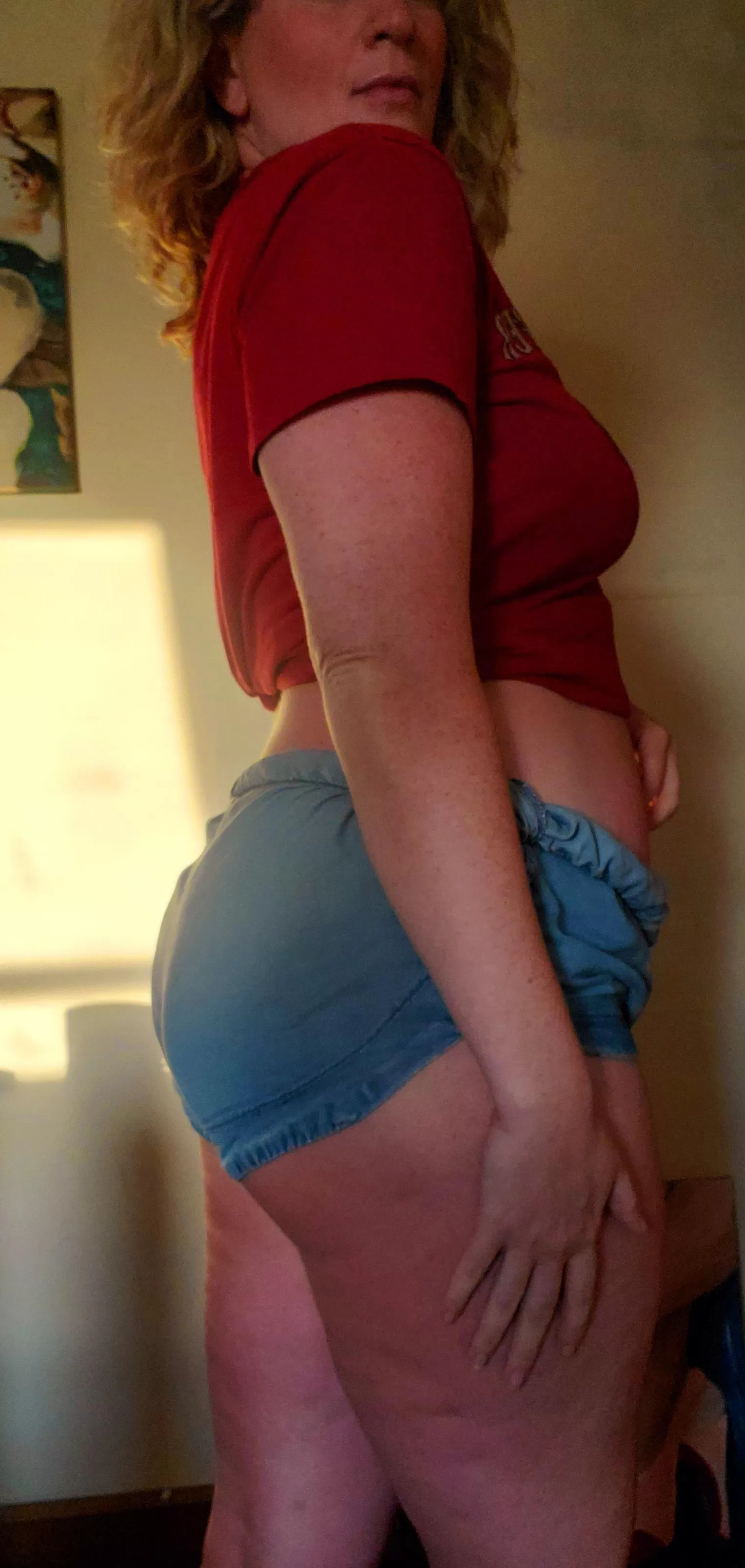 Its gonna be nearly 100 degrees today, so farm chores are gonna happen in a crop top and booty shorts.