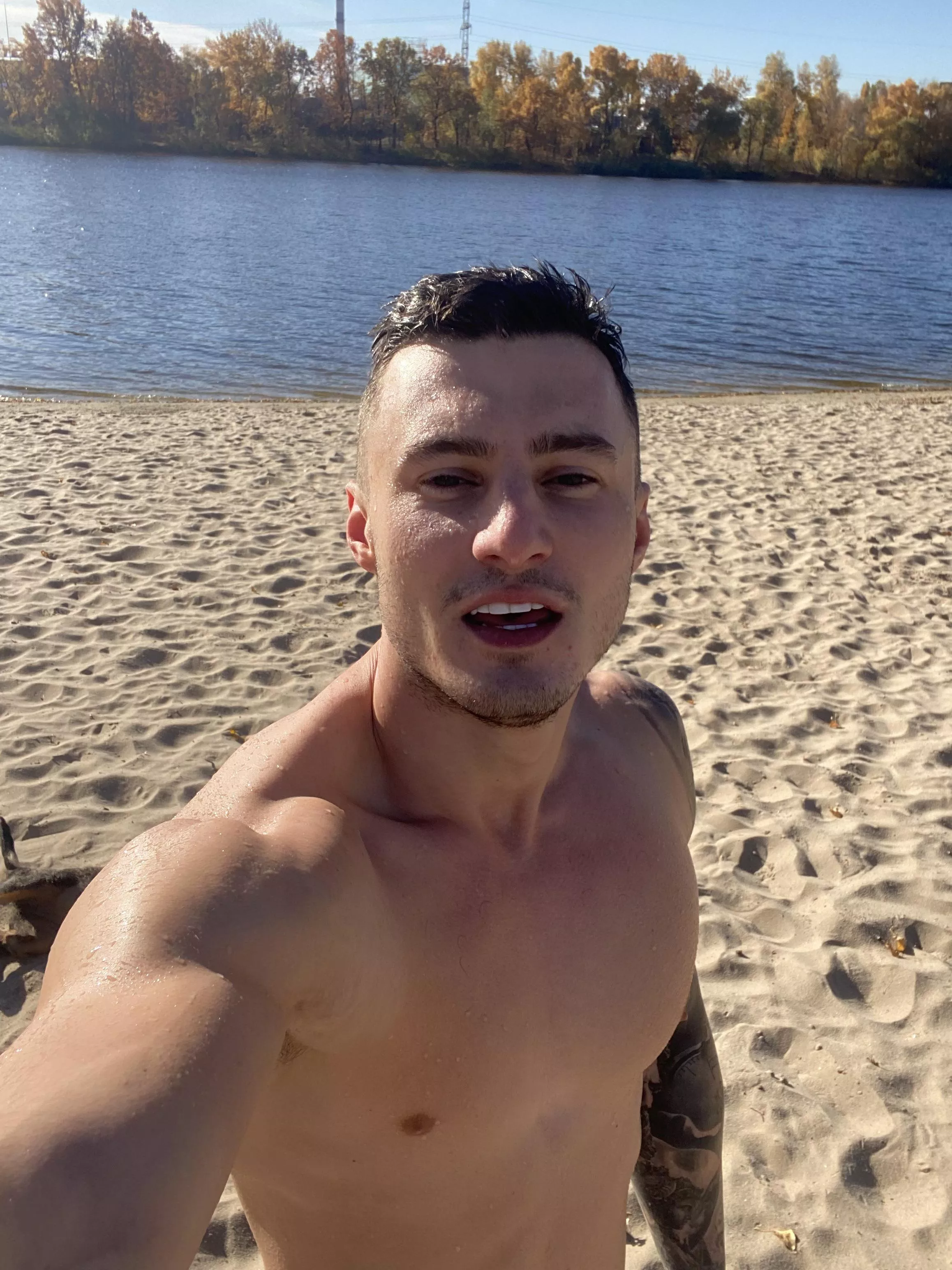 It’s so cold 🥶 but I decided to jump in the lake. Feeling awesome 😎