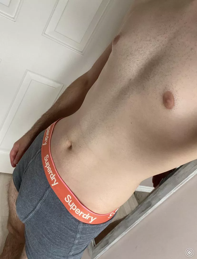 Iâ€™ve got a bit of a belly fetishâ€¦.do you like mine? Dms open ðŸ˜