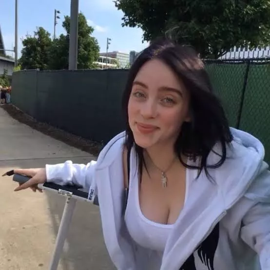 I've never cum for Billie Eilish before, someone qant to help me change that