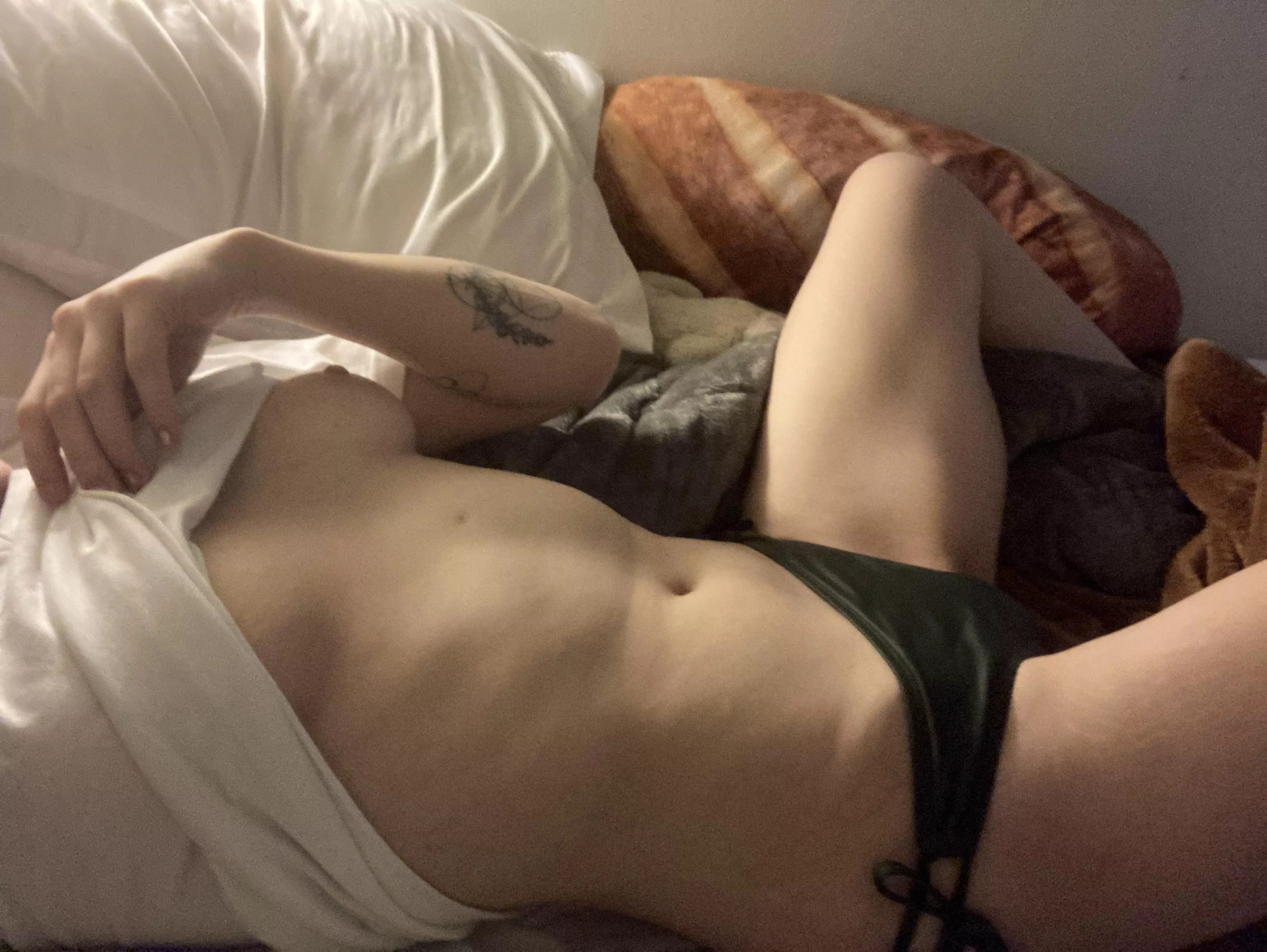 I’ve taken some time of[f] recently, but somehow holding my form together. Back to the gym in the morning~