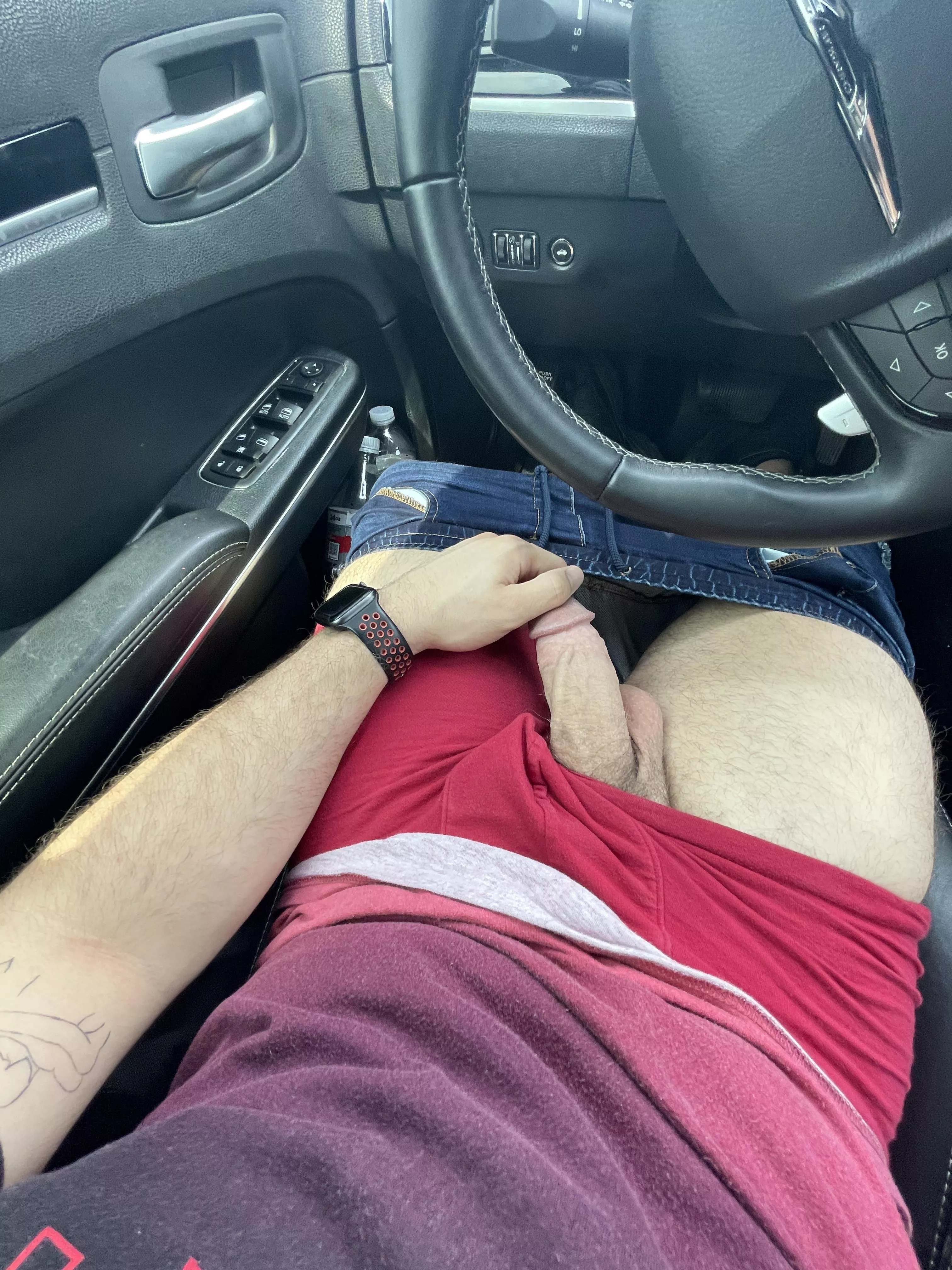 Jerking in my car makes me so fucking horny