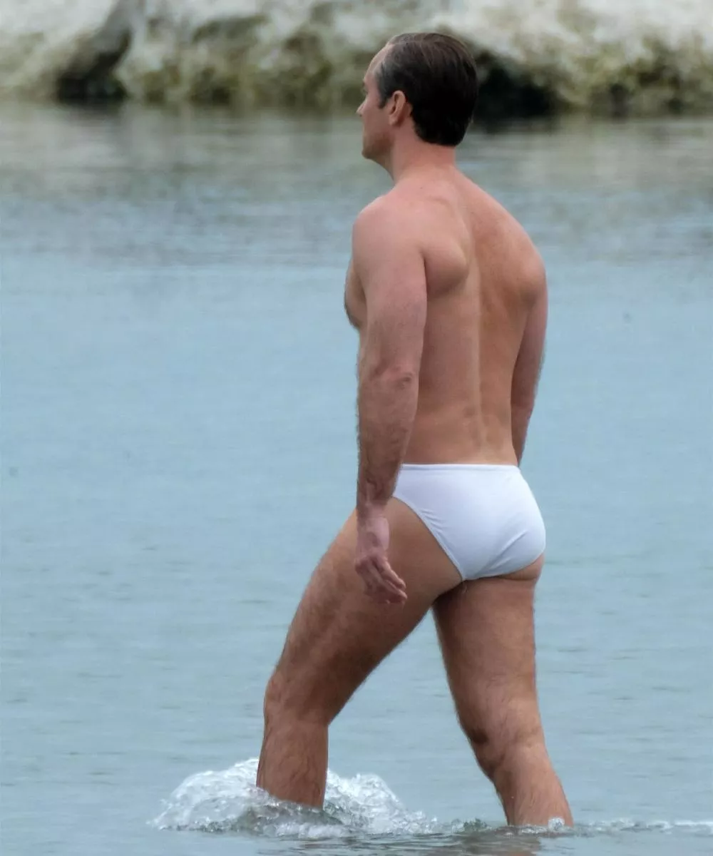 Jude Law in Tiny White Briefs On Set of ‘The New Pope’.