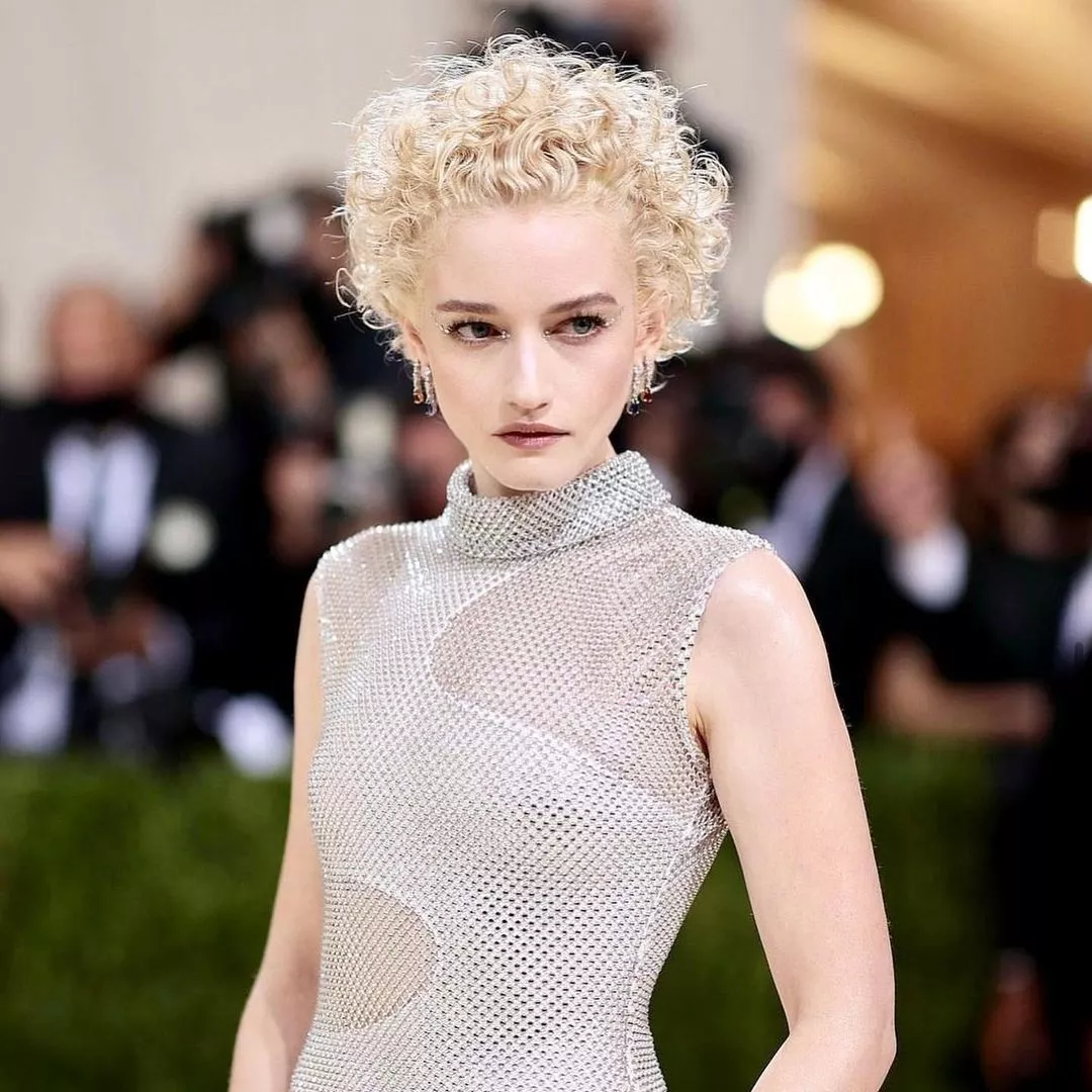 Julia Garner Nude Explicit Collection 2022 (59 Photos + Video) | #The  Fappening